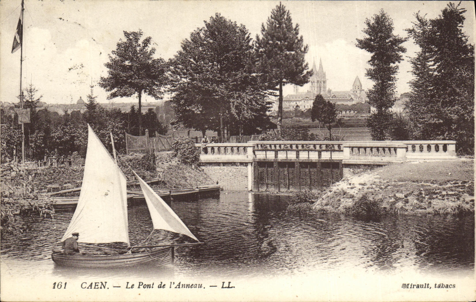 VINTAGE POSTCARD Caen the Bridge L Ring Boat