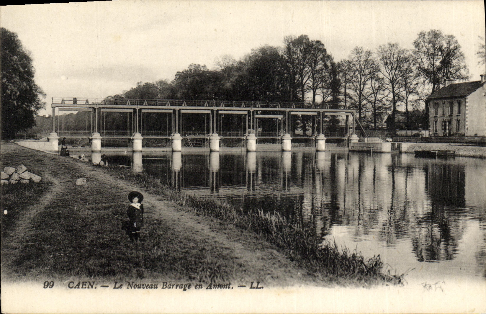VINTAGE POSTCARD Caen New Stopping upstream Child