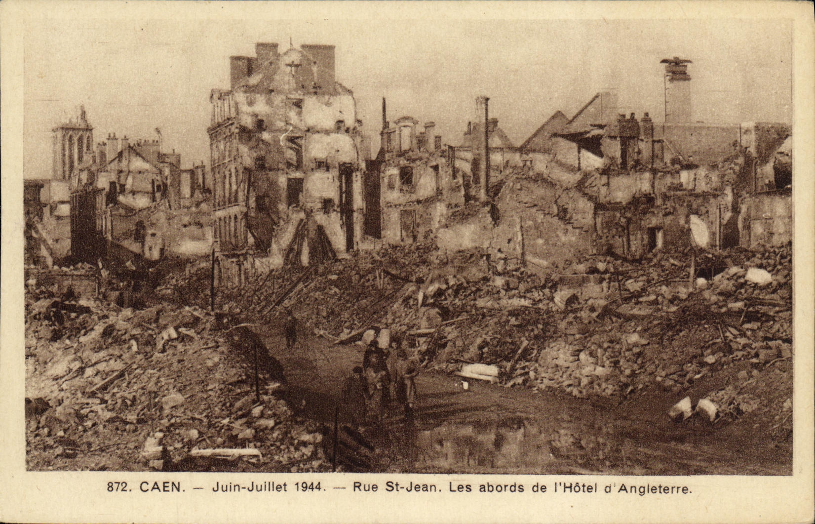 Accesos del St Jean de la calle de Caen junio julio de la POSTAL de la VENDIMIA de L hotel D Inglaterra Militaria