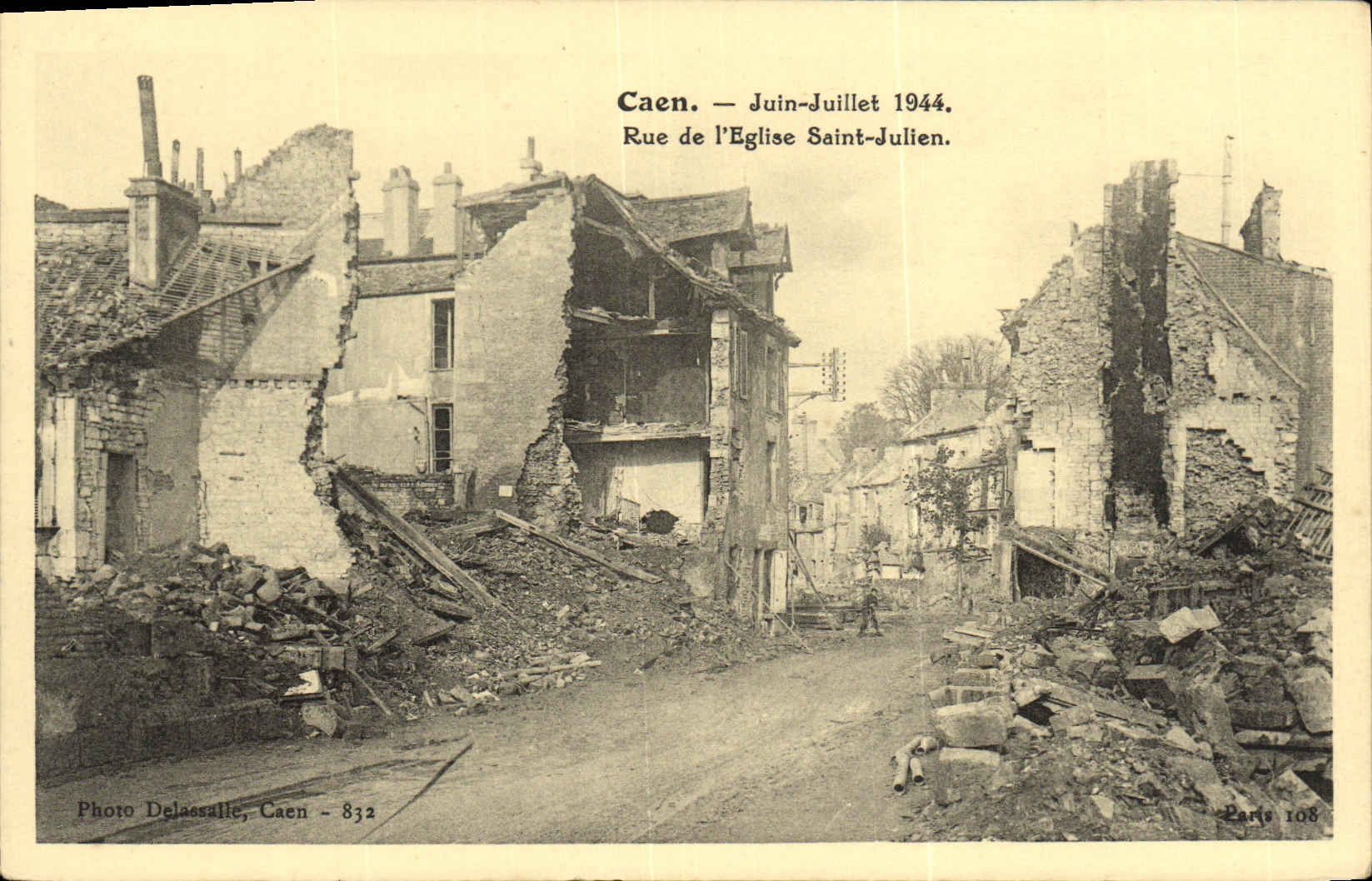 VENDIMIA POSTAL Caen junio calle de Militaria de julio de 1944 de L iglesia Julien Saint