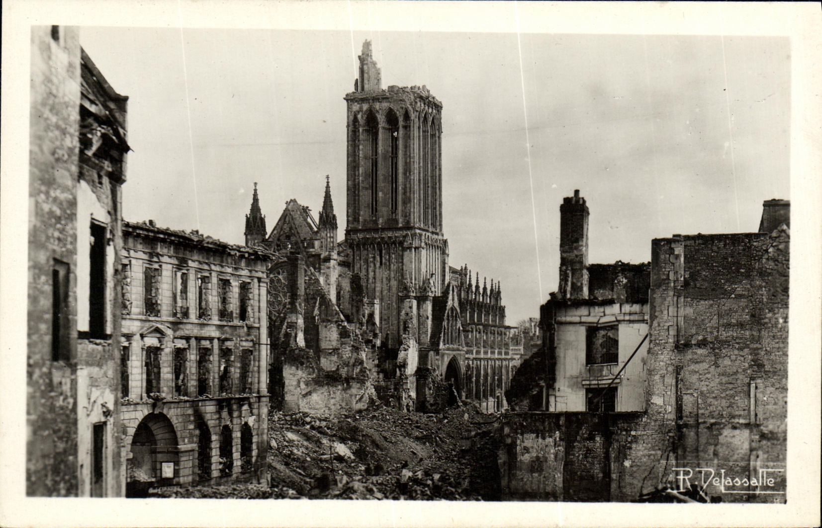 POSTAL Caen de la VENDIMIA el banco del credito industrial de Normandia y de L Saint Pierre de Militaria de la iglesia