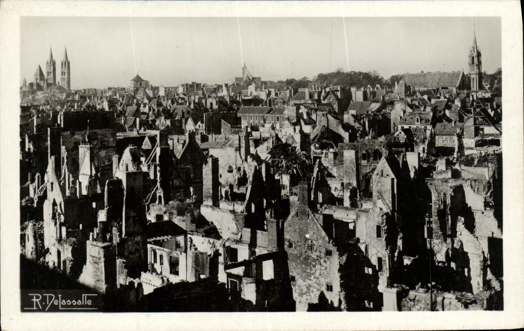VENDIMIA POSTAL Caen junio Militaria julio de 1944 junto en el ahorrador santo del districto