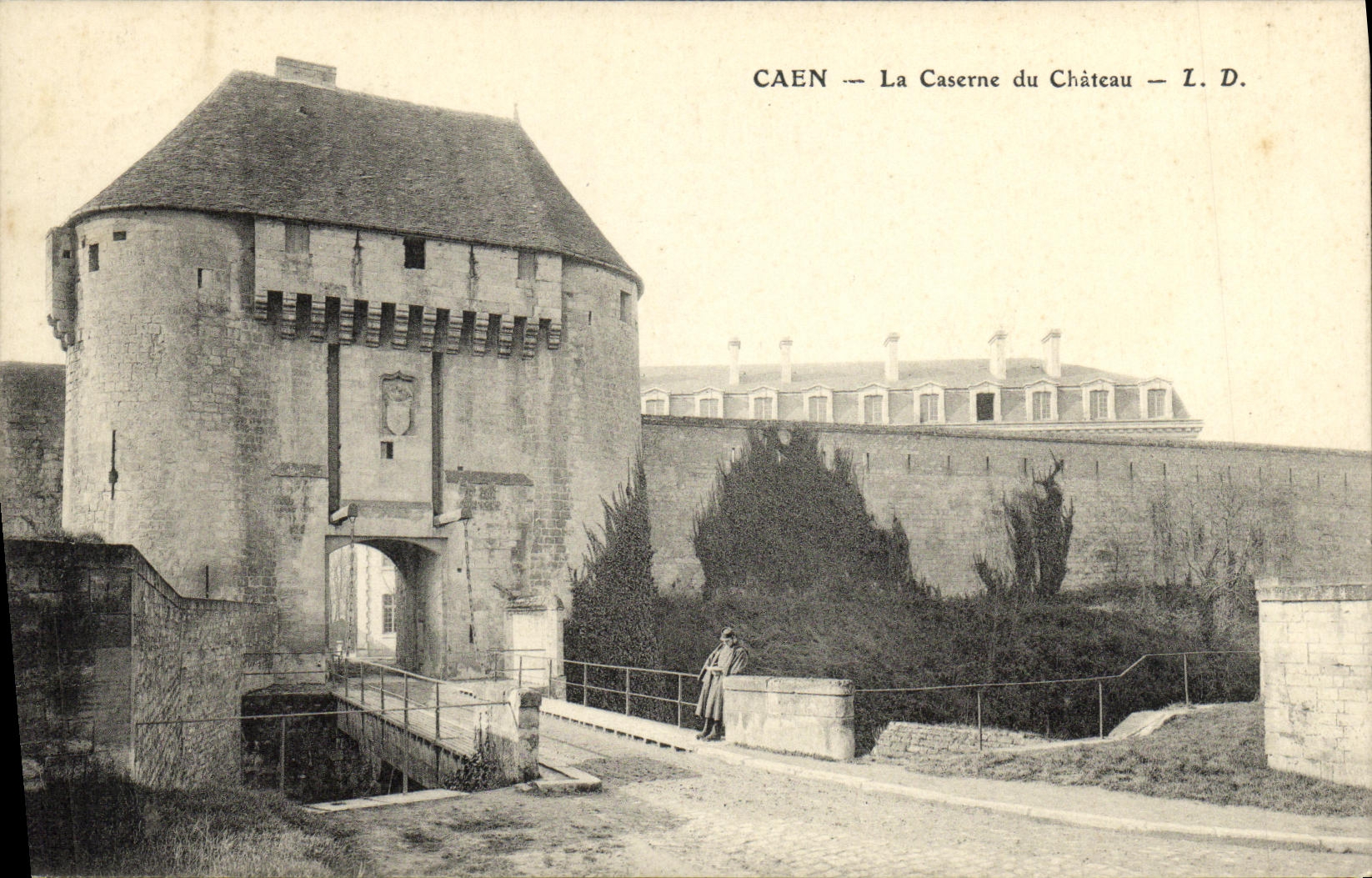 POSTAL Caen de la VENDIMIA los cuarteles del castillo