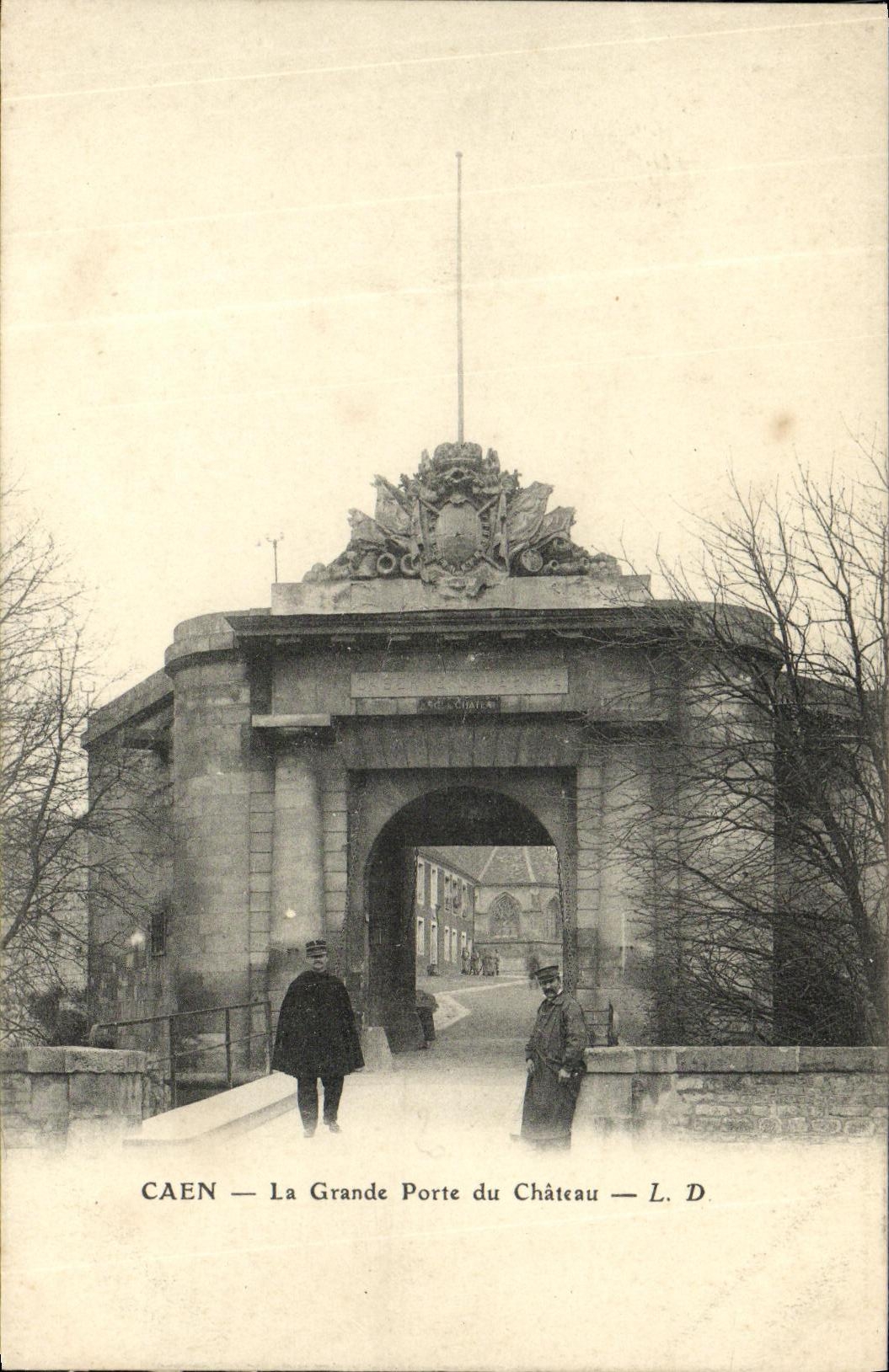 POSTAL Caen de la VENDIMIA la puerta grande de los soldados de Militaria del castillo
