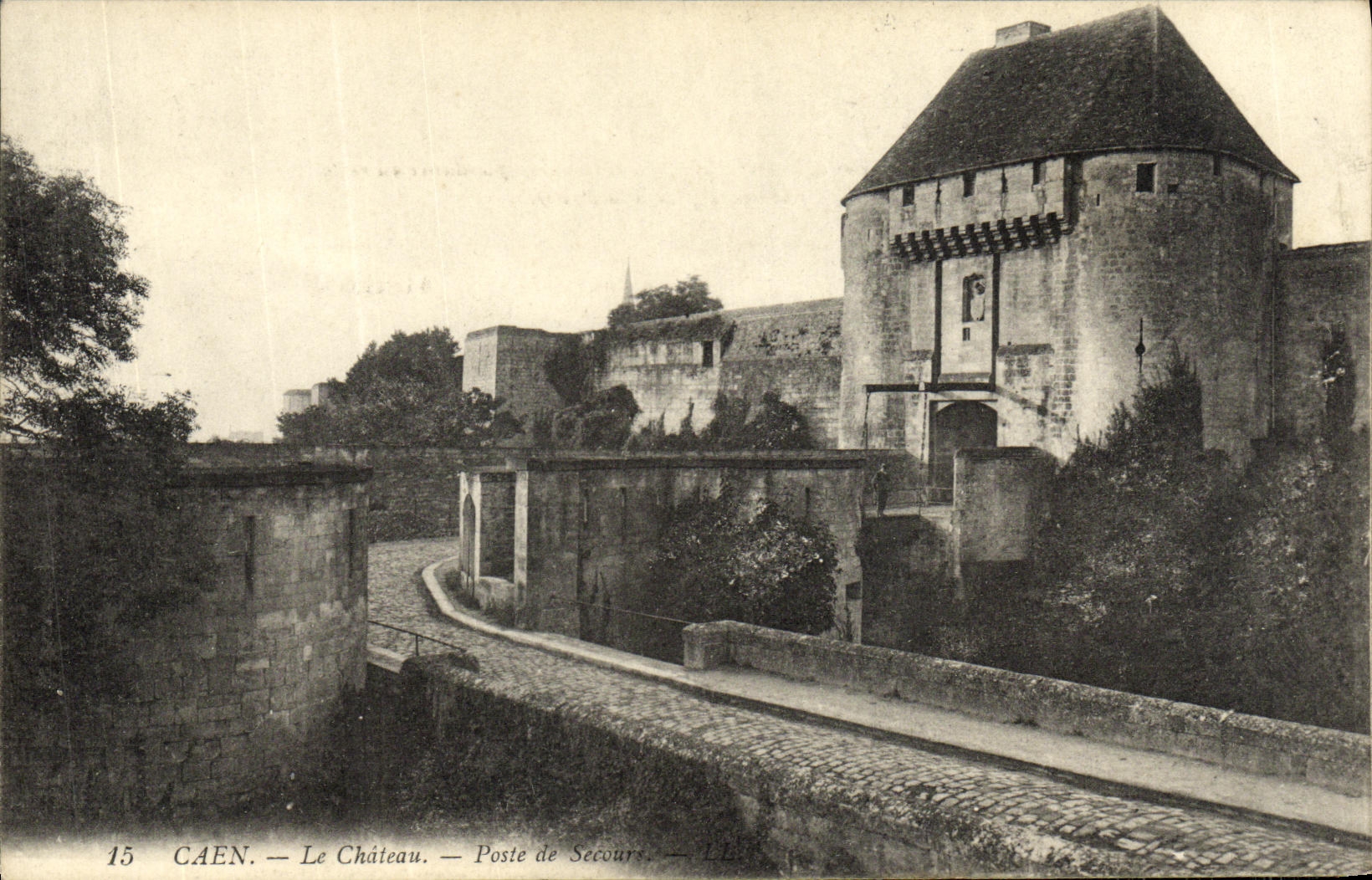 POSTAL Caen de la VENDIMIA el rescate de la estacion del castillo