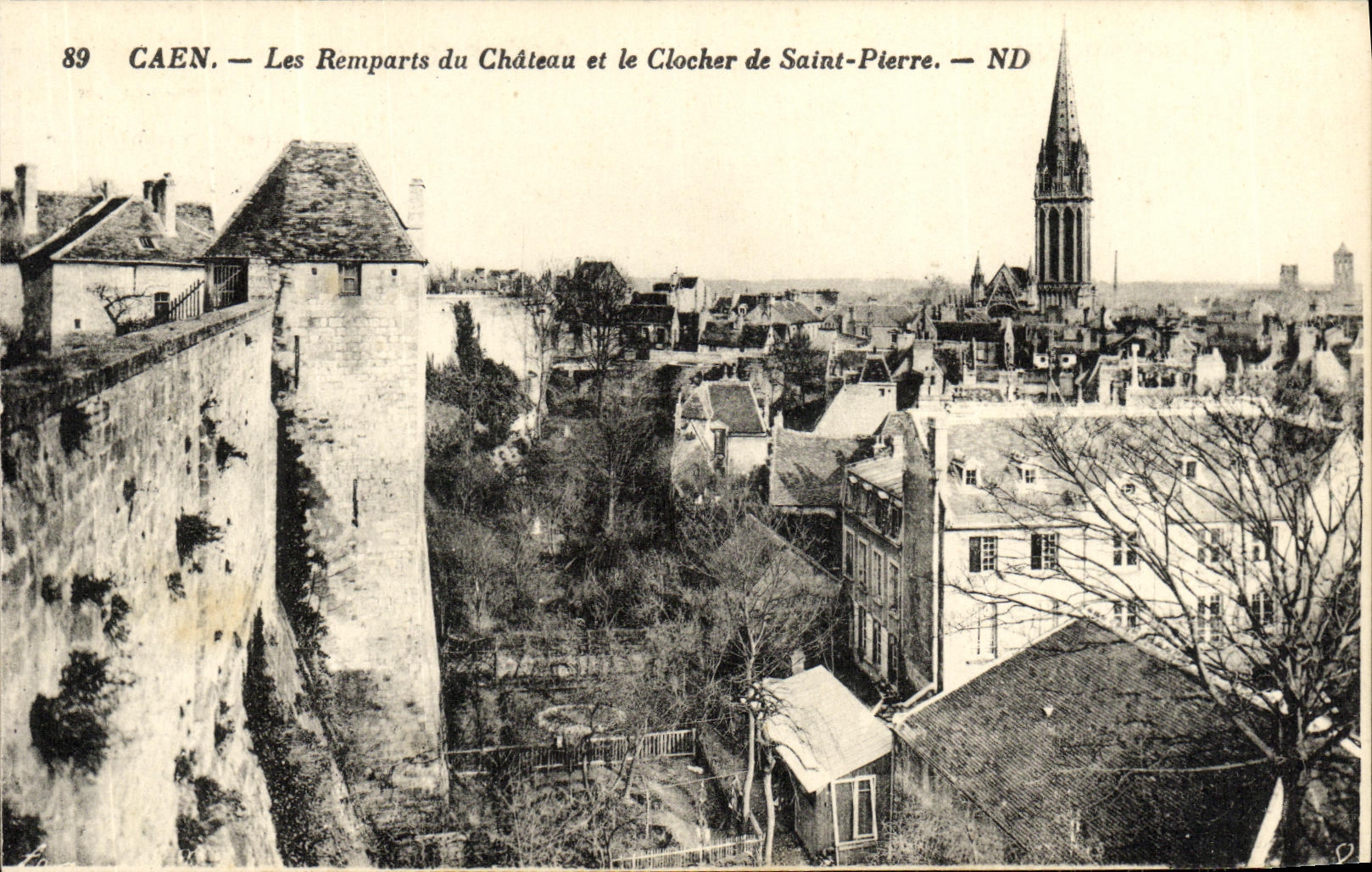 Paredes de Caen de la POSTAL de la VENDIMIA del castillo y de la Campana torre del Saint Pierre