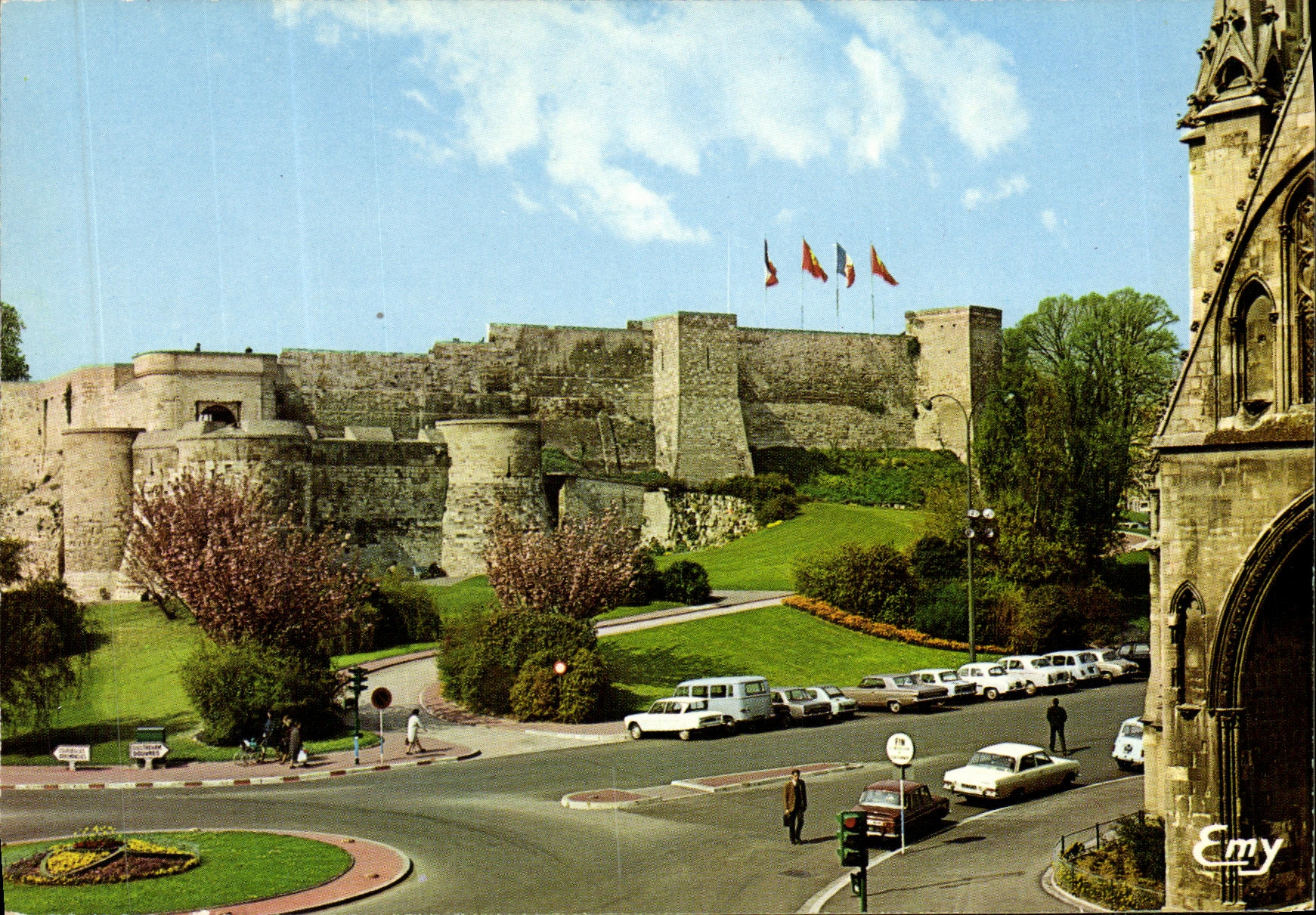 POSTAL MODERNA paredes de Caen del castillo a la derecha