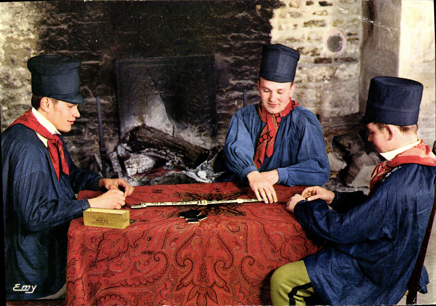 POSTAL MODERNA Normandia Pittoresque agrupa Blaudes y Coiffes de Caen los jugadores de los dominos del folklore
