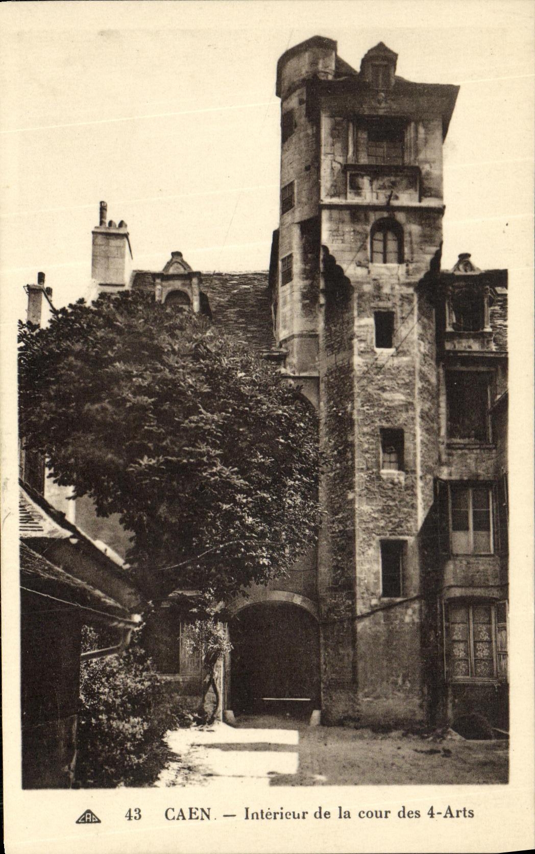 POSTAL Caen interior de la VENDIMIA de la corte de 4 artes