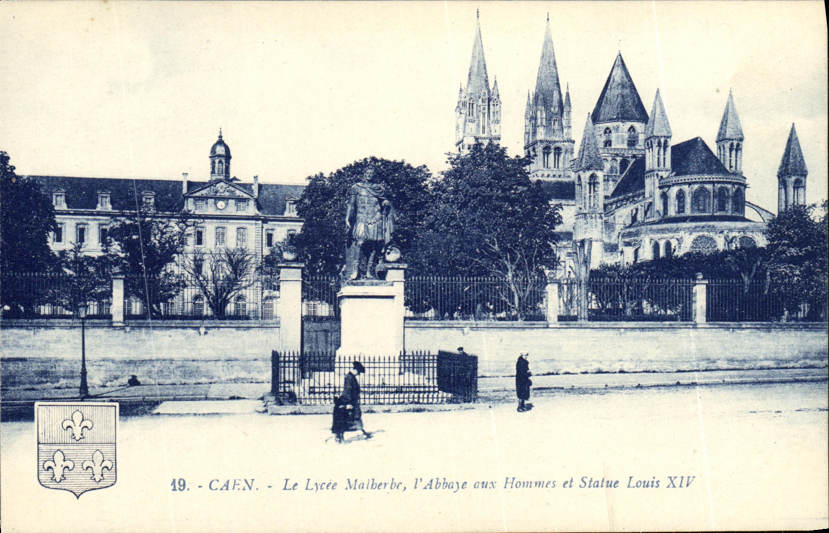POSTAL Caen de la VENDIMIA la universidad Malherbe L abadia con los hombres y estatua el Louis XIV