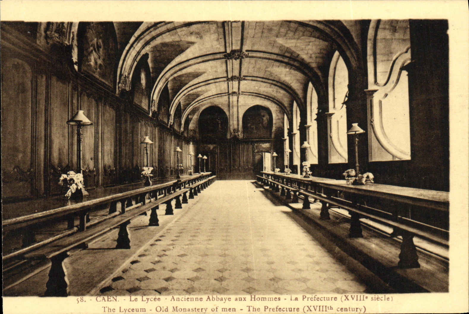 POSTAL Caen de la VENDIMIA la abadia vieja de la universidad con los hombres Prefecuture