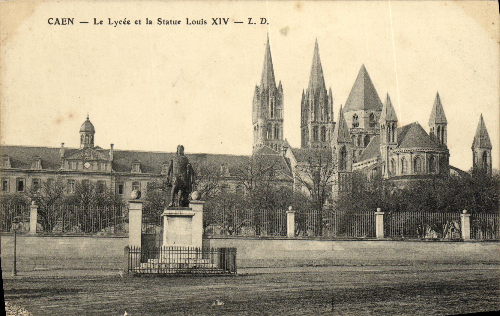 POSTAL Caen de la VENDIMIA la universidad y estatua el Louis XIV