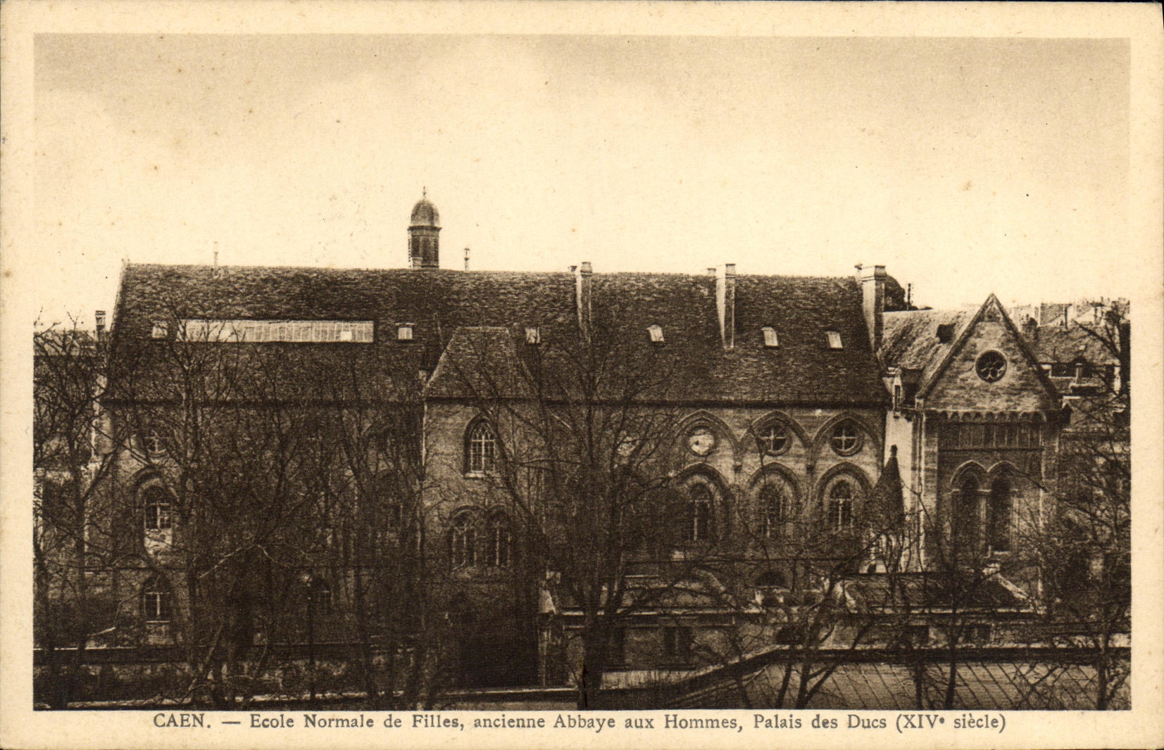 VINTAGE POSTCARD Teacher training school Girls old Abbey with the Men Palate Of the dukes