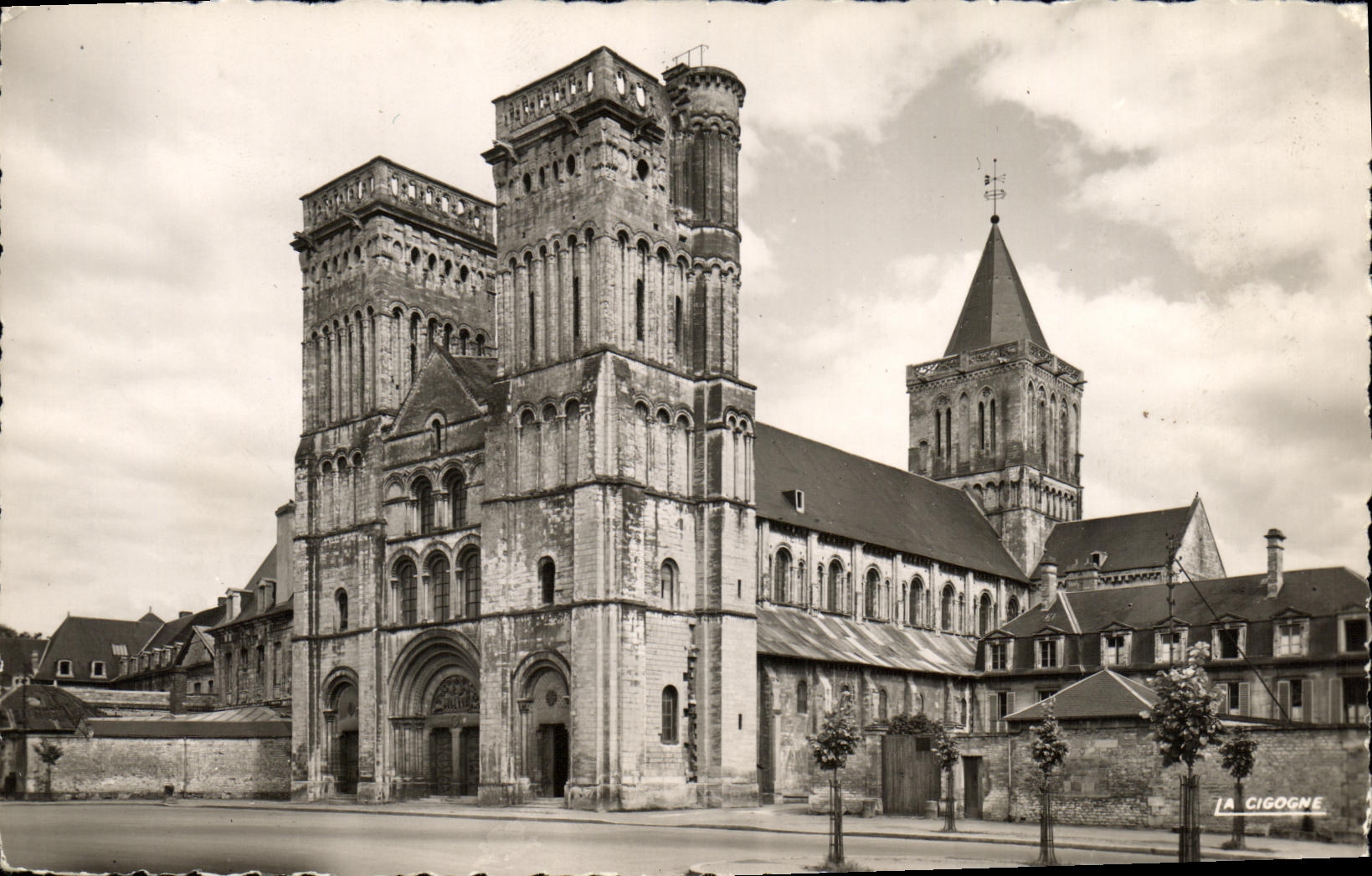 CPSM Caen L abadia con la abadia de las senoras de las senoras