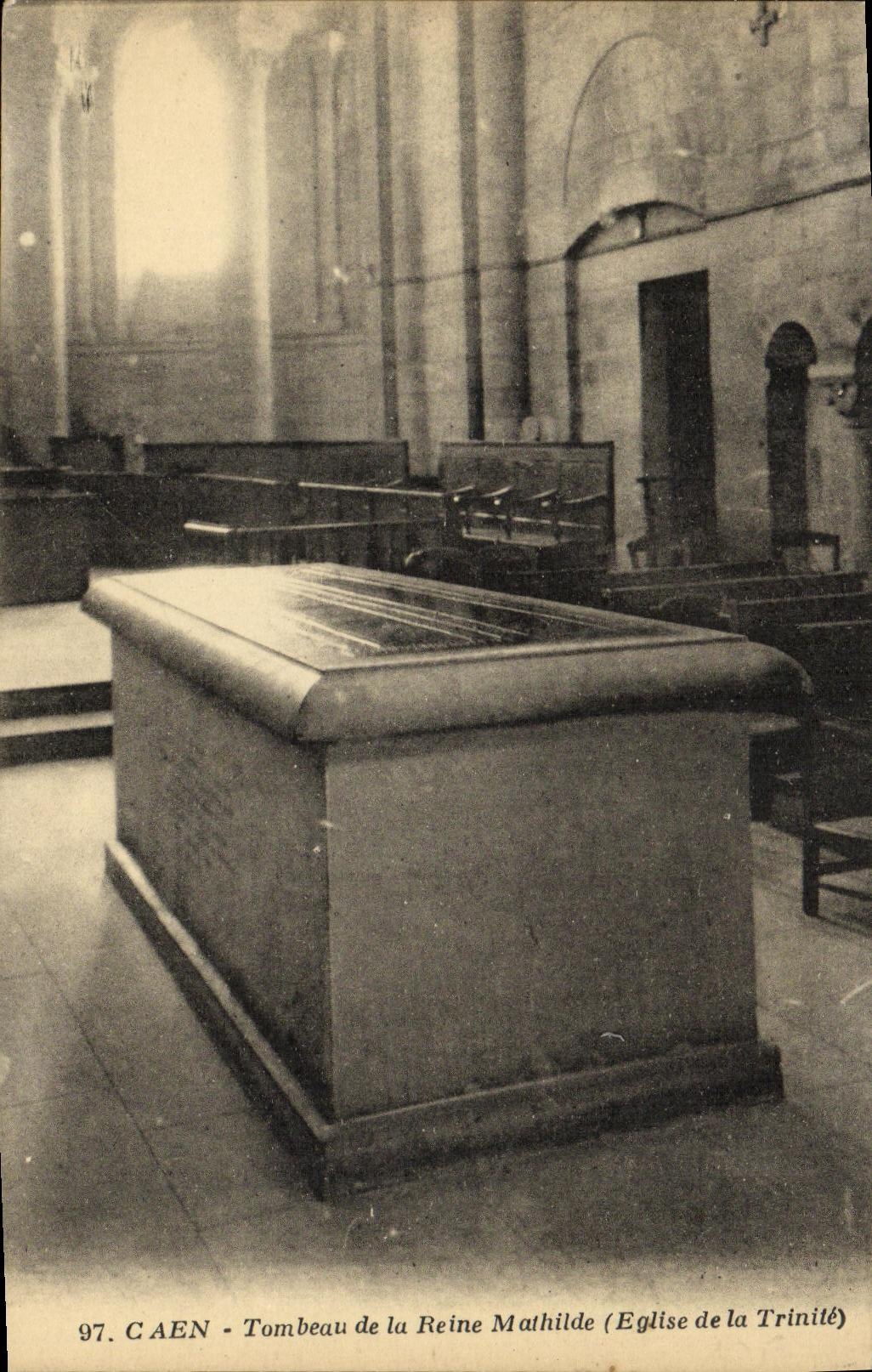 Tumba de Caen de la POSTAL de la VENDIMIA de la iglesia de la reina Matilde de la trinidad