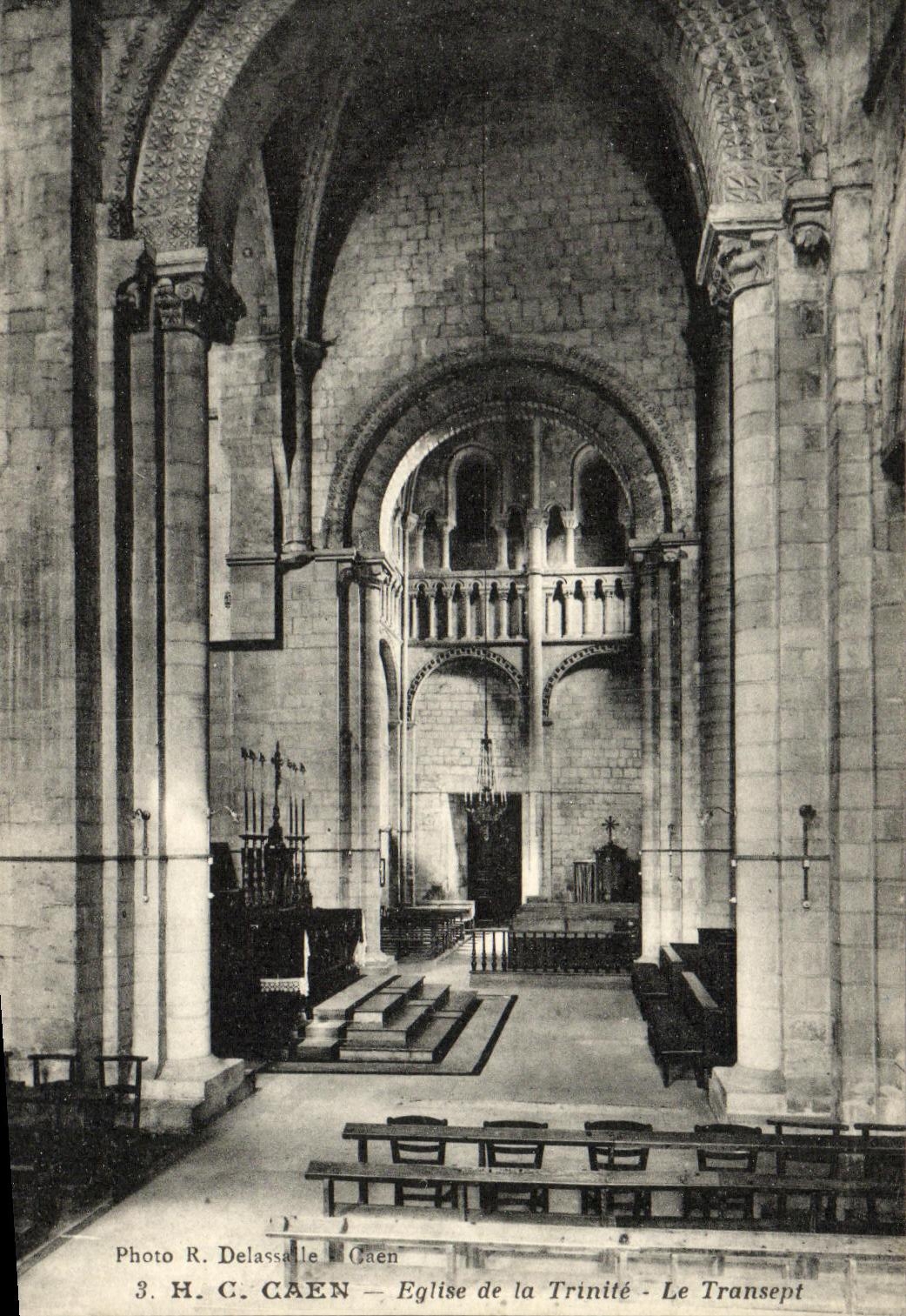 Iglesia de Caen de la POSTAL de la VENDIMIA de la trinidad el Transept