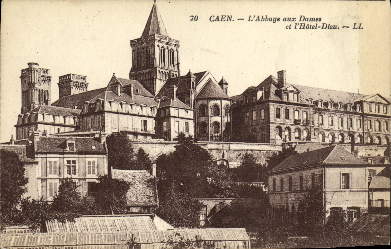 POSTAL Caen L abadia con las senoras y L dios de la VENDIMIA del hotel