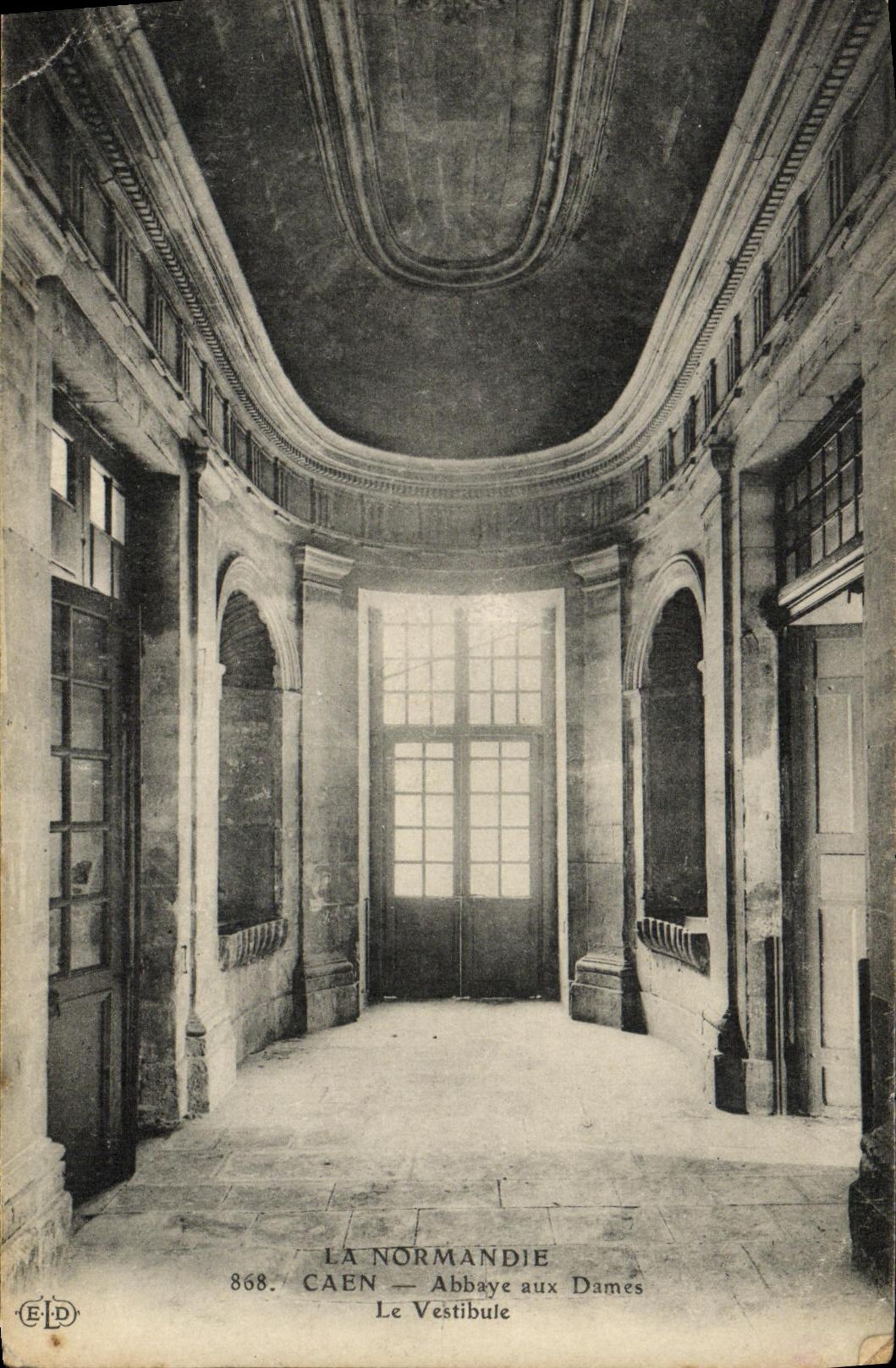 Abadia de Caen de la POSTAL de la VENDIMIA con las senoras el Pasillo