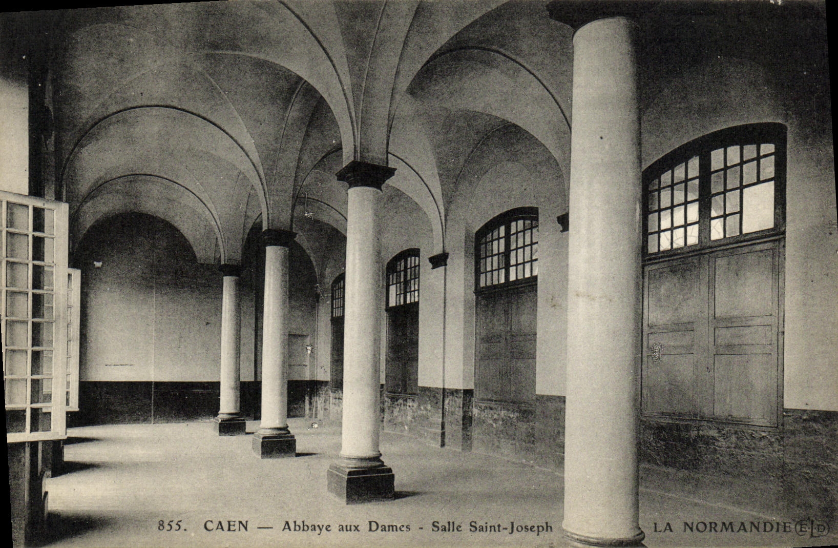 Abadia de Caen de la POSTAL de la VENDIMIA con el tocador de senoras Jose Saint