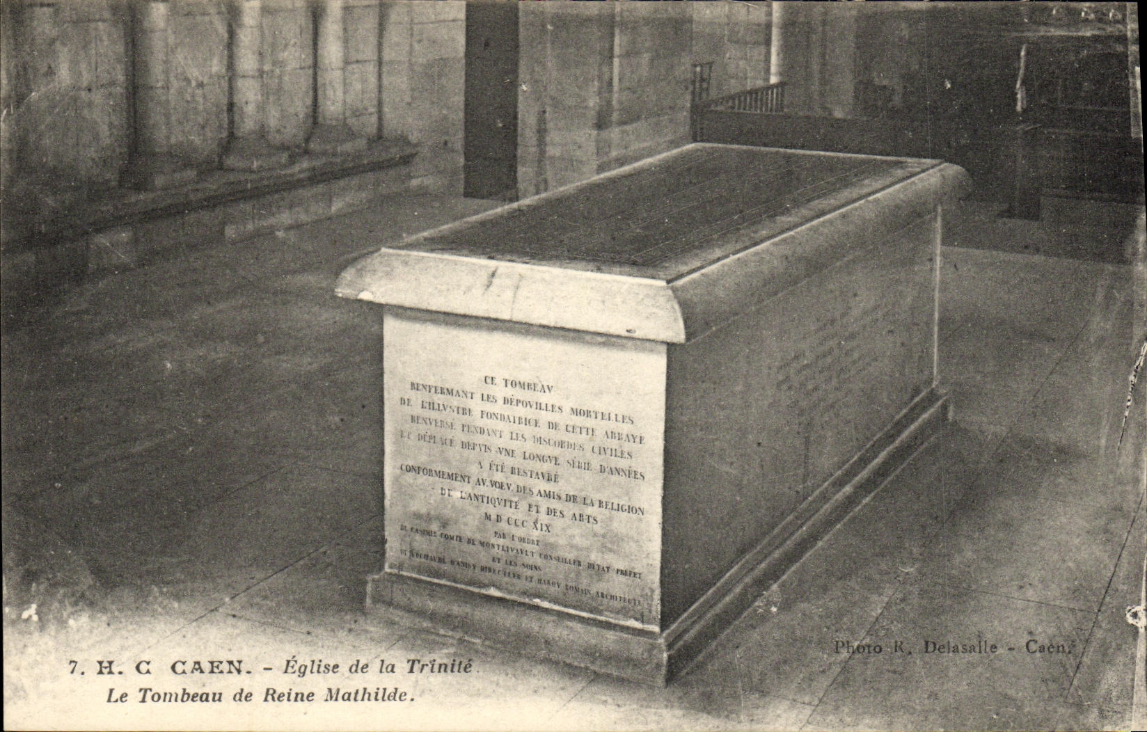 Iglesia de Caen de la POSTAL de la VENDIMIA de la trinidad la cripta la tumba de la reina de Matilde