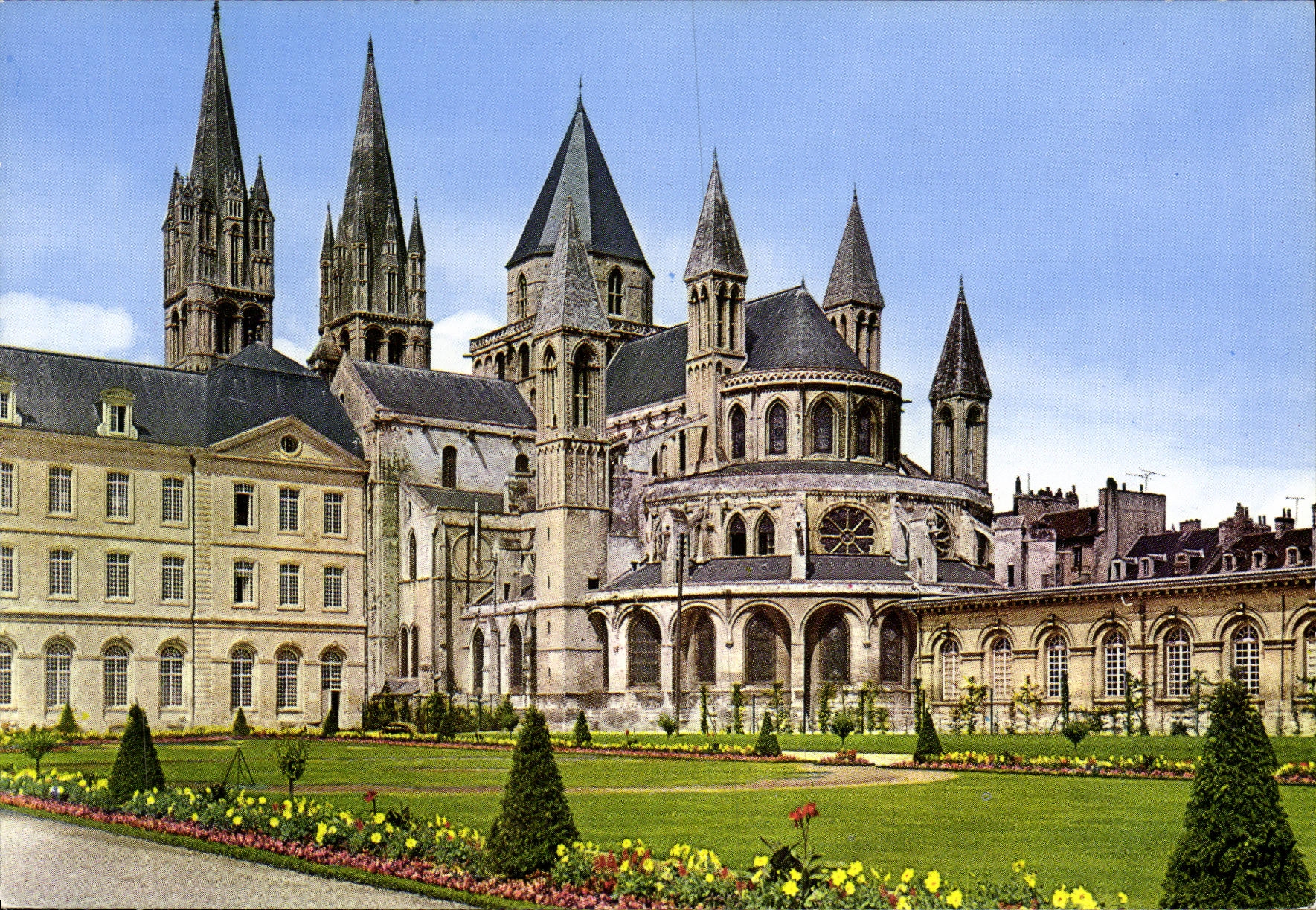 POSTAL MODERNA abadia de Caen con el Apse de los hombres de L iglesia Etienne Saint y Jardins del ayuntamiento
