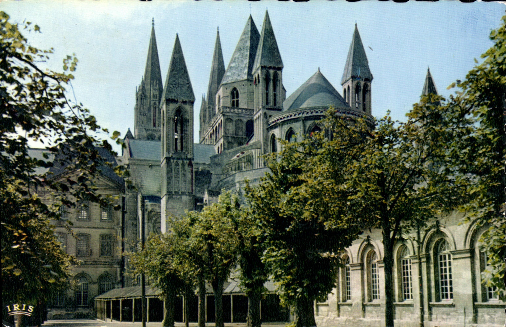 POSTAL MODERNA Caen L abadia con la iglesia Etienne de los hombres Saint