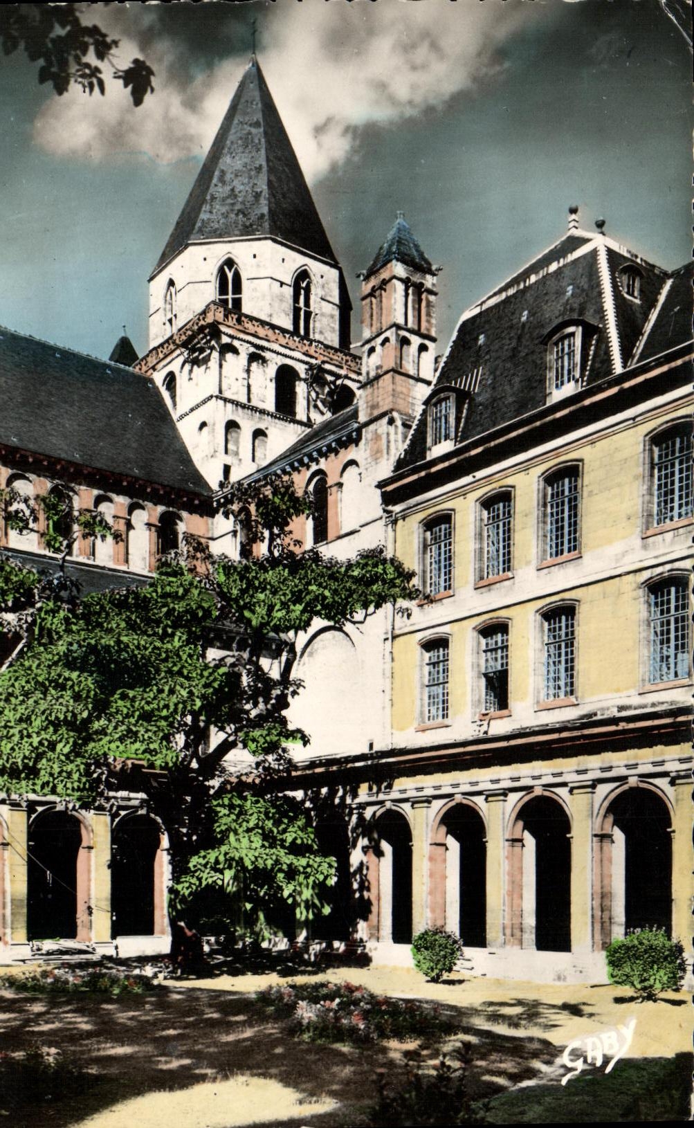 POSTAL MODERNA iglesia Etienne de la abadia de Caen Saint