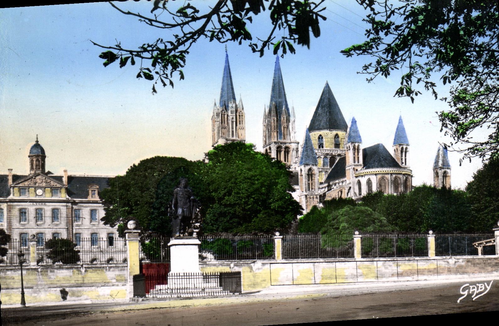 POSTAL MODERNA iglesia Etienne de Caen Saint