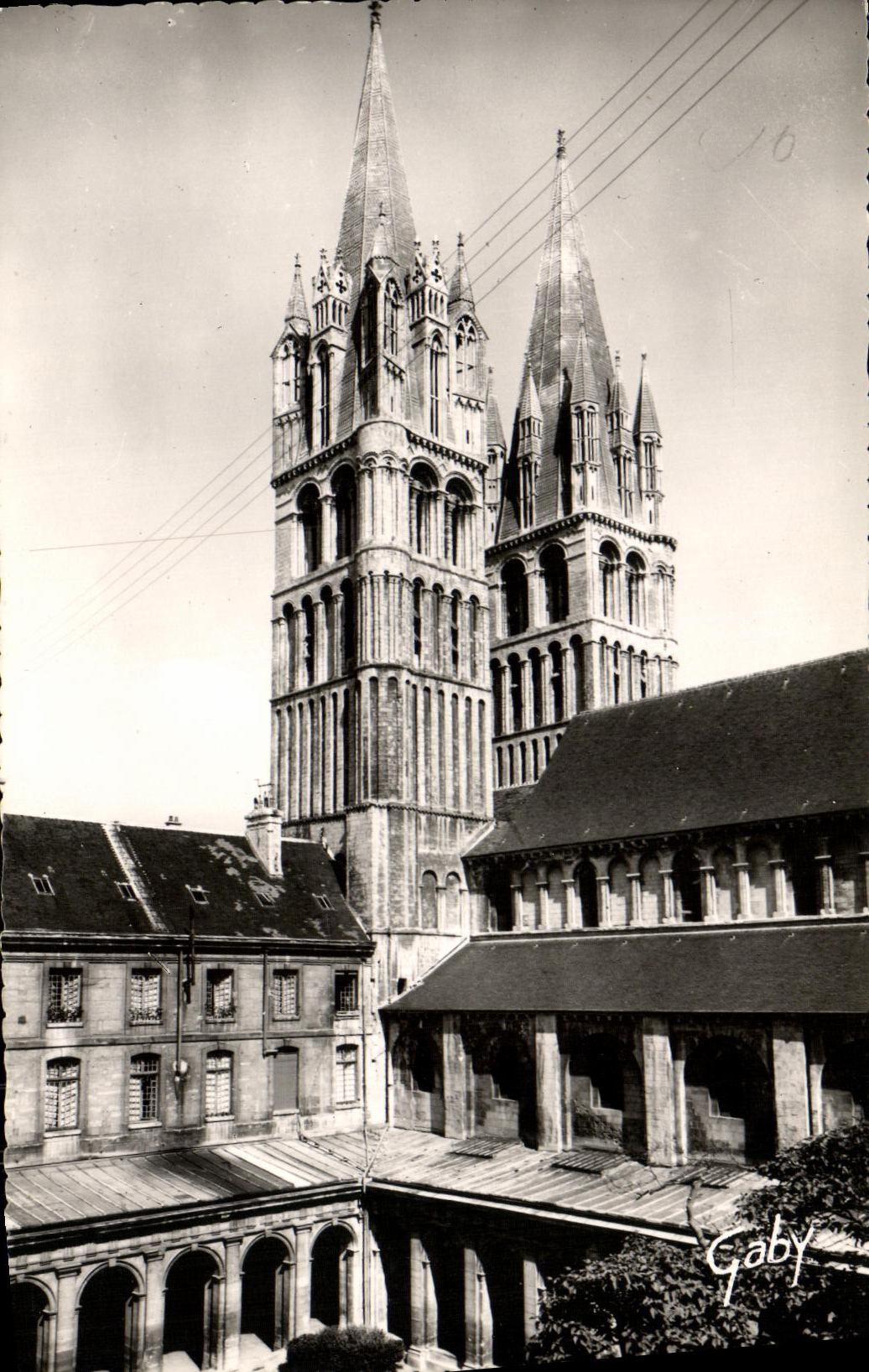 POSTAL MODERNA vuelta y flechas de Saint E tienne de la iglesia de la abadia de Caen vistas del claustro de L abadia a los hombres