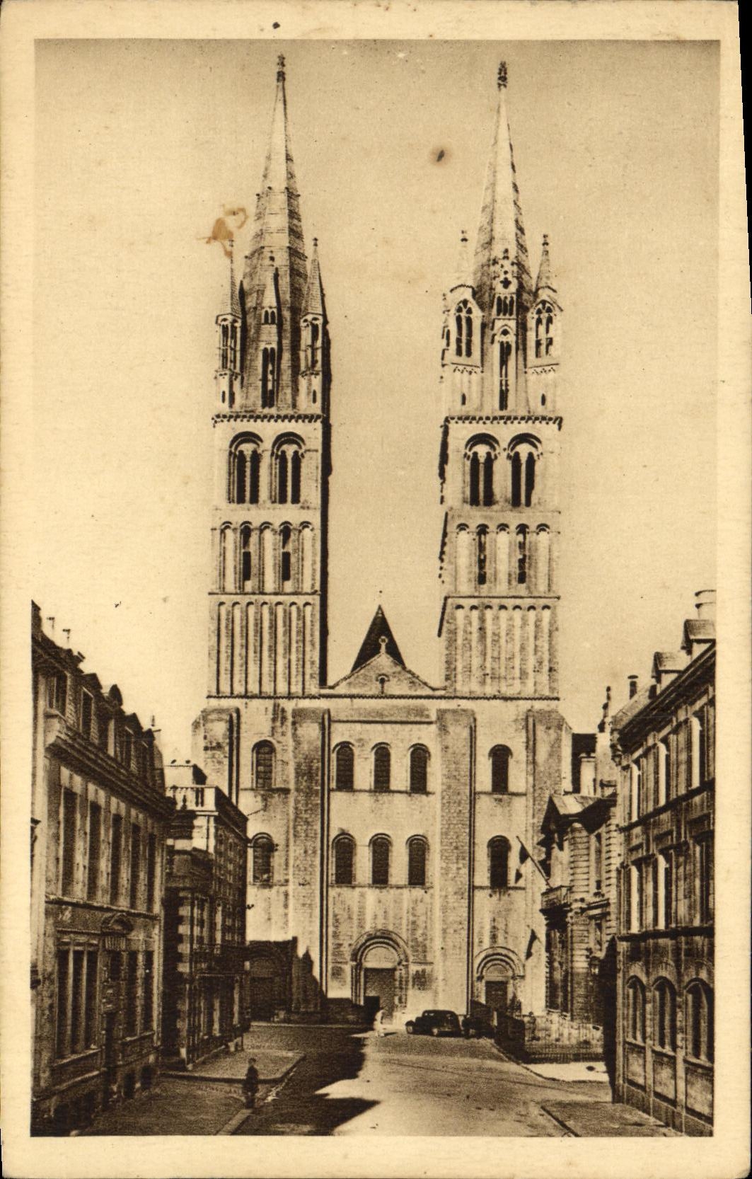 Abadia de St  Etienne de la iglesia de Caen de la POSTAL de la VENDIMIA con el ataque frontal del romance de los hombres