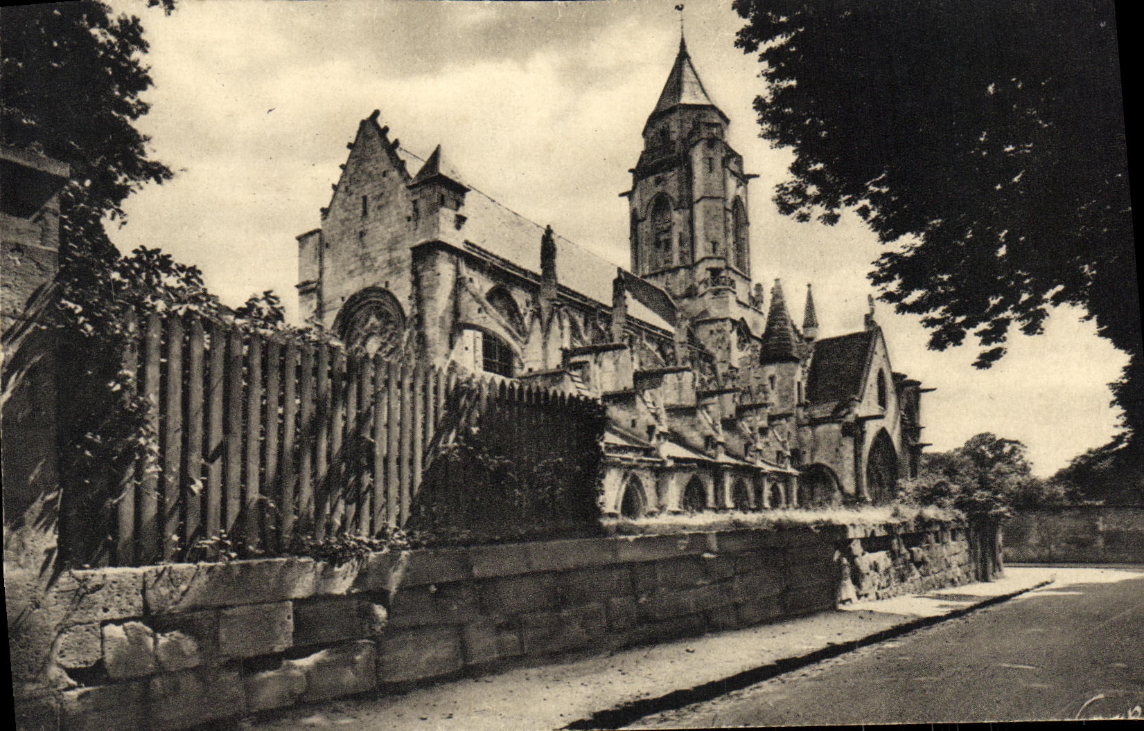 Iglesia santa Etienne de la mujer mayor de Caen de la POSTAL de la VENDIMIA