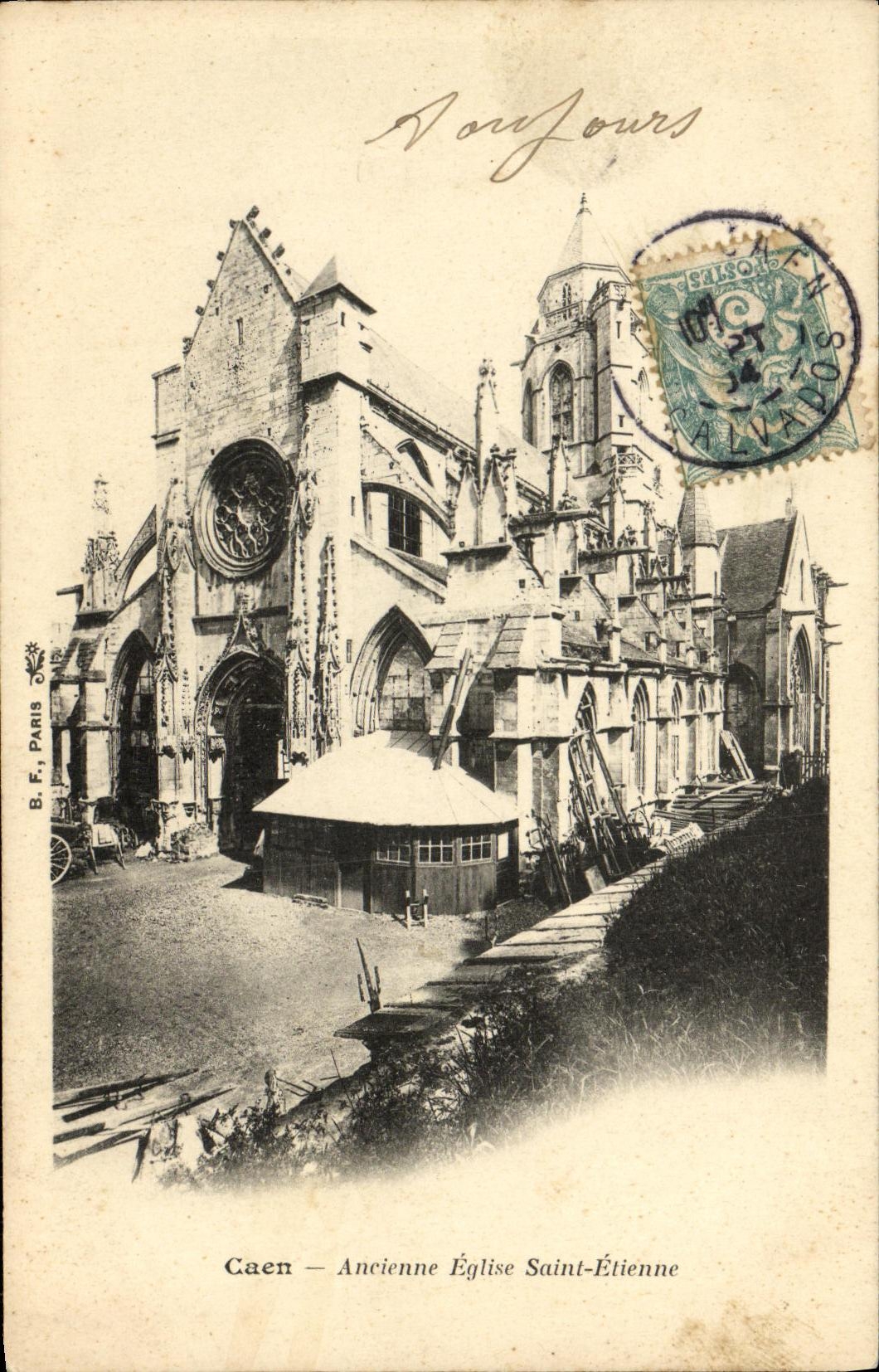 Iglesia vieja Etienne santo de Caen de la POSTAL de la VENDIMIA