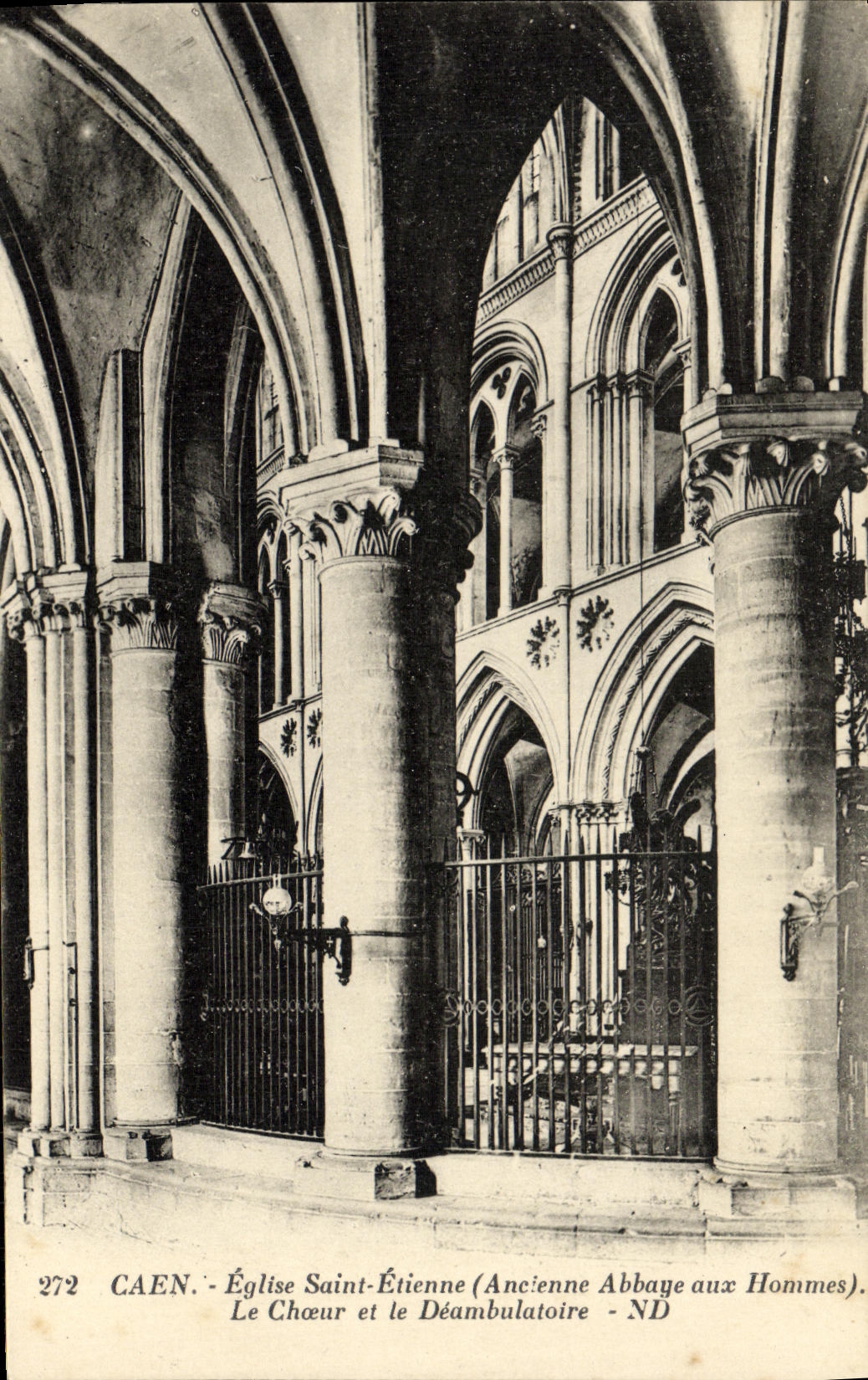 Abadia Saint vieja de Etienne de la iglesia de Caen de la POSTAL de la VENDIMIA con el estribillo de los hombres y el deambulatoire