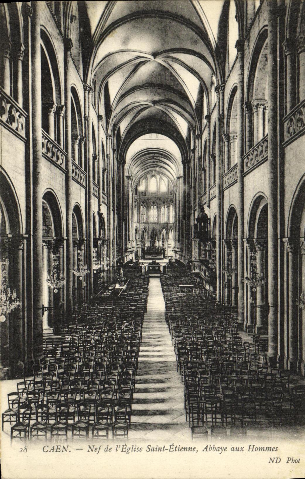 Cubo de Caen de la POSTAL de la VENDIMIA de L abadia de Saint E tienne de la iglesia con los hombres