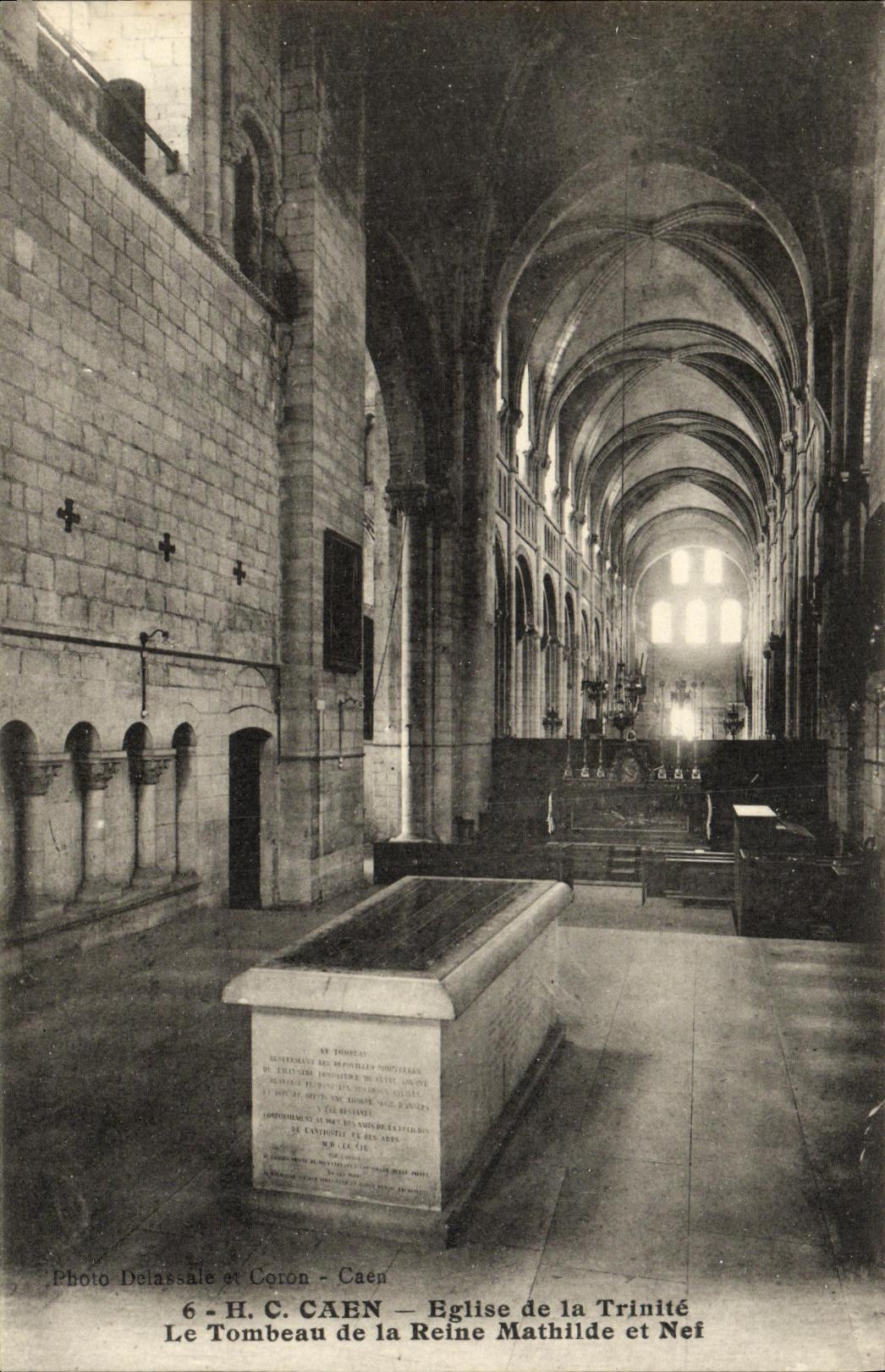 Iglesia de Caen de la POSTAL de la VENDIMIA de la trinidad la tumba de la reina y del cubo de Matilde