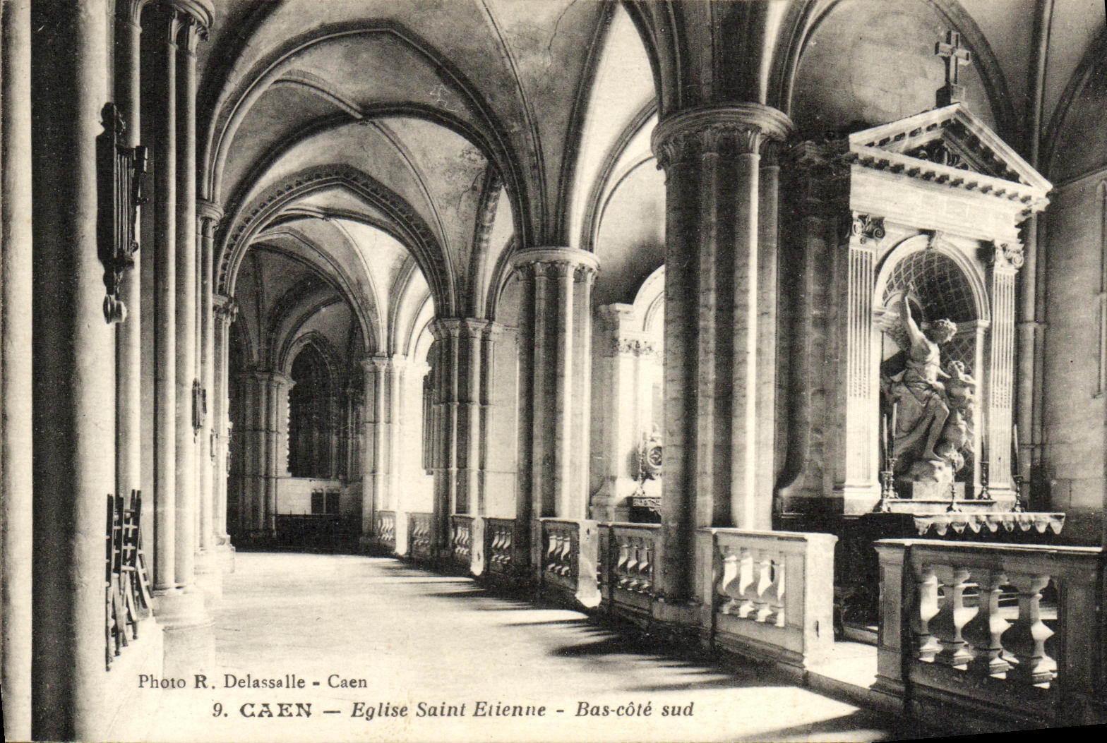Pieza Saint meridional baja de Etienne de la iglesia de Caen de la POSTAL de la VENDIMIA