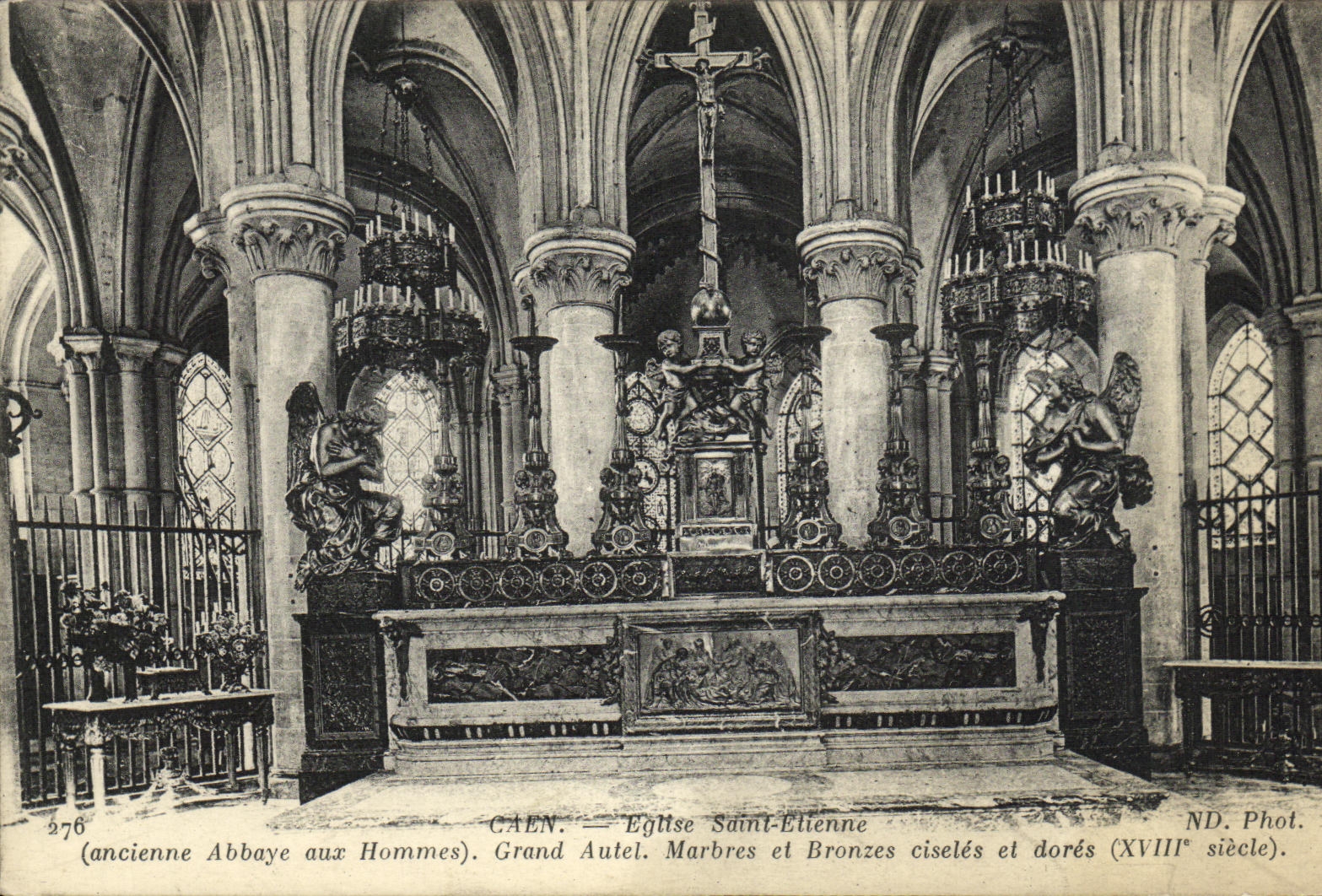 La abadia vieja de Saint E tienne de la iglesia de Caen de la POSTAL de la VENDIMIA con los marmoles grandes del puente del horno de los hombres y los bronces graban y doran