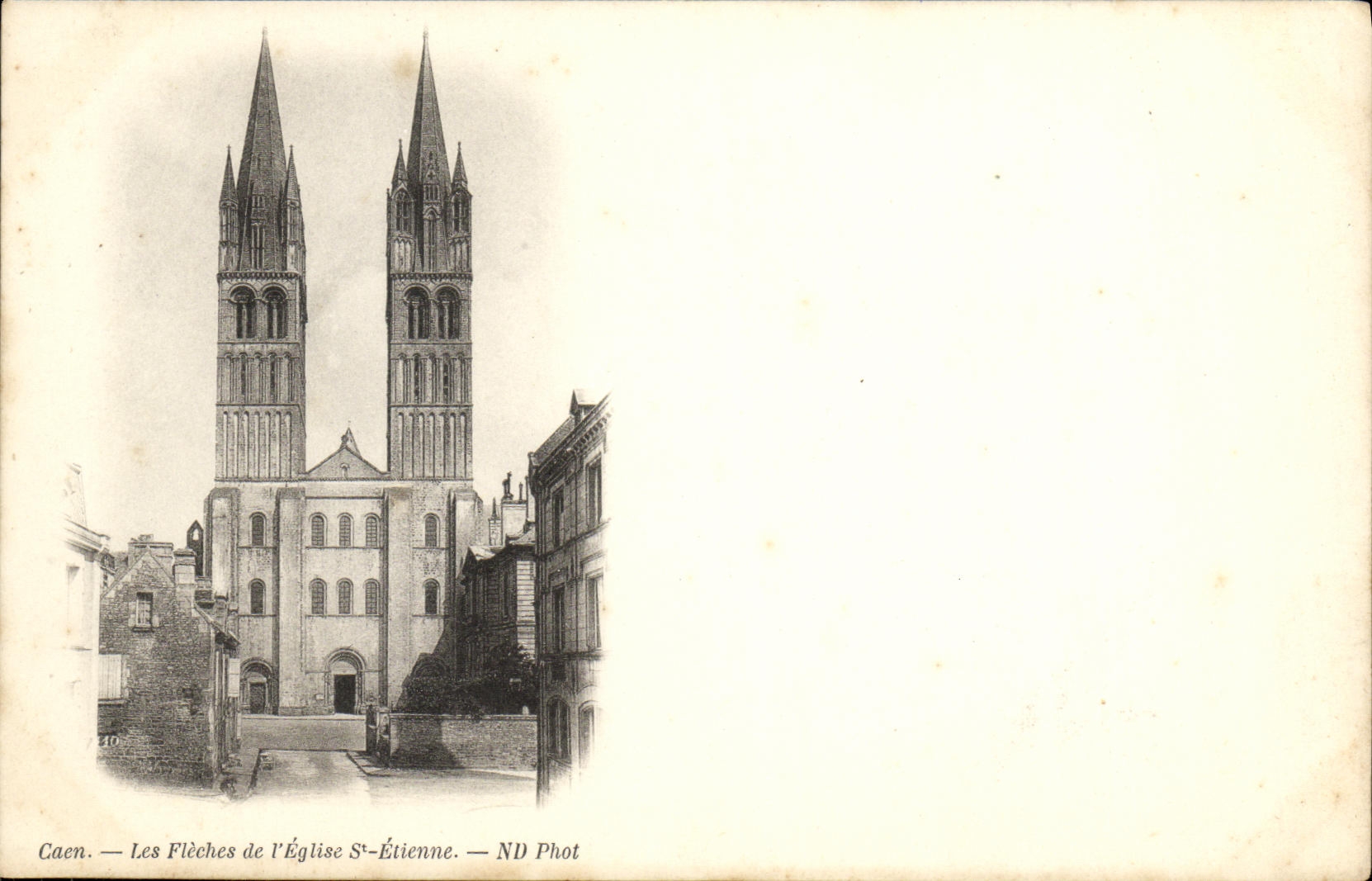 Flechas de Caen de la POSTAL de la VENDIMIA de L iglesia Etienne Saint