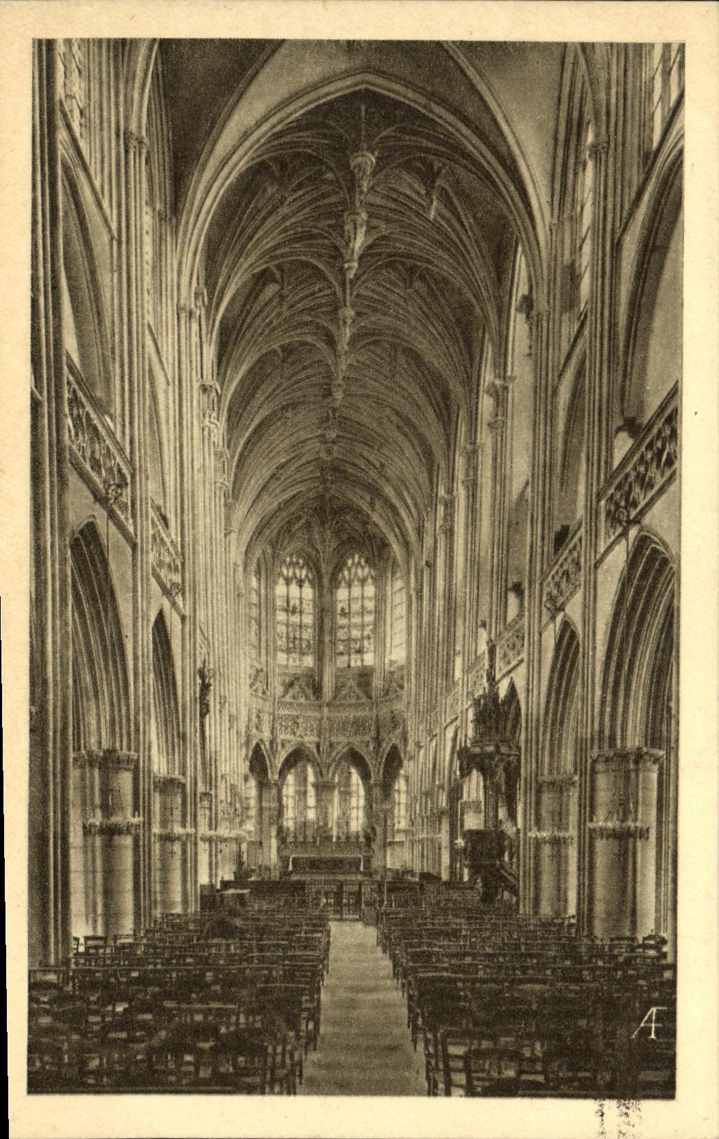 Saint Pierre de Caen de la POSTAL de la VENDIMIA el cubo