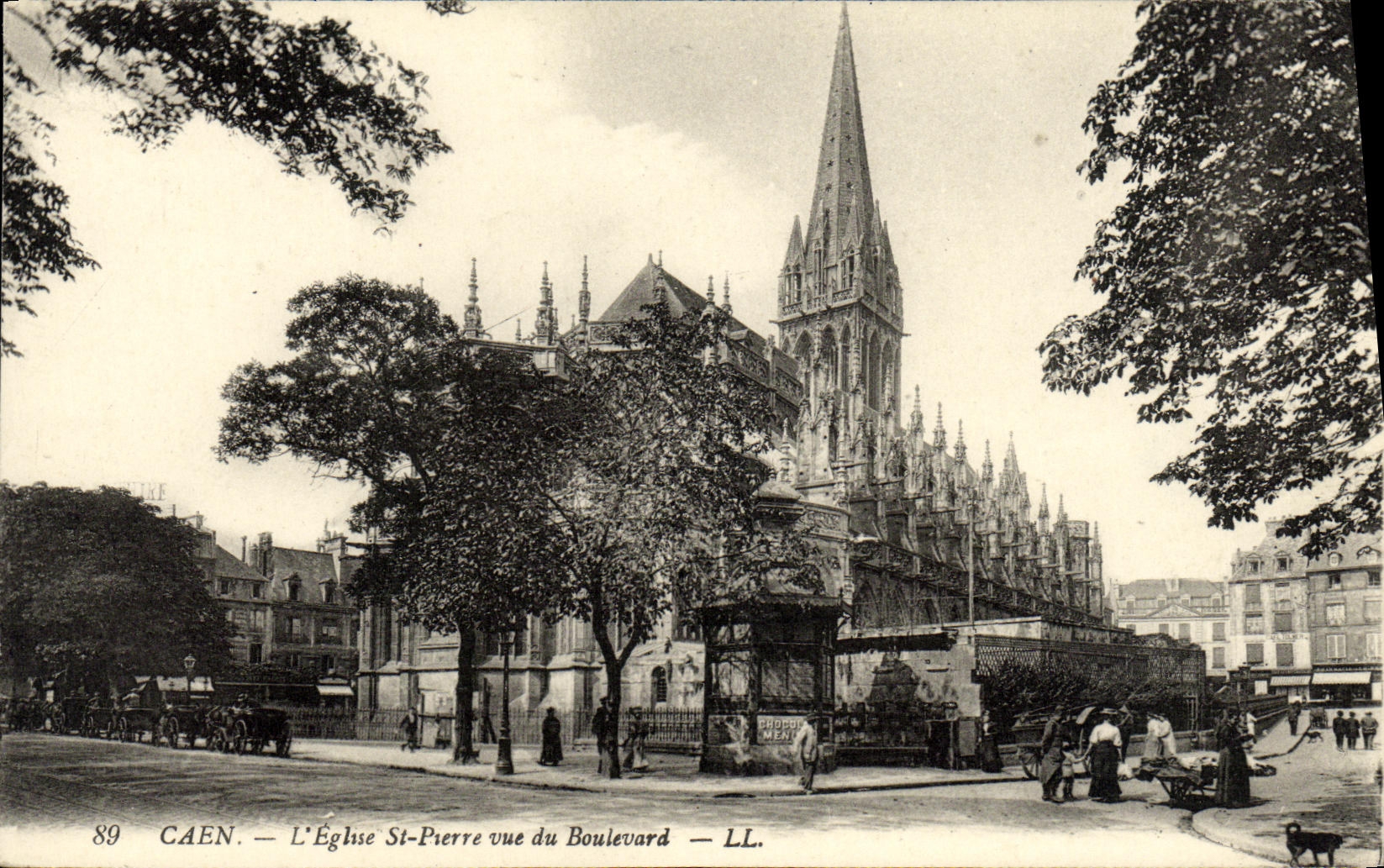 Saint Pierre de la iglesia de Caen de la POSTAL de la VENDIMIA visto de Boulvard