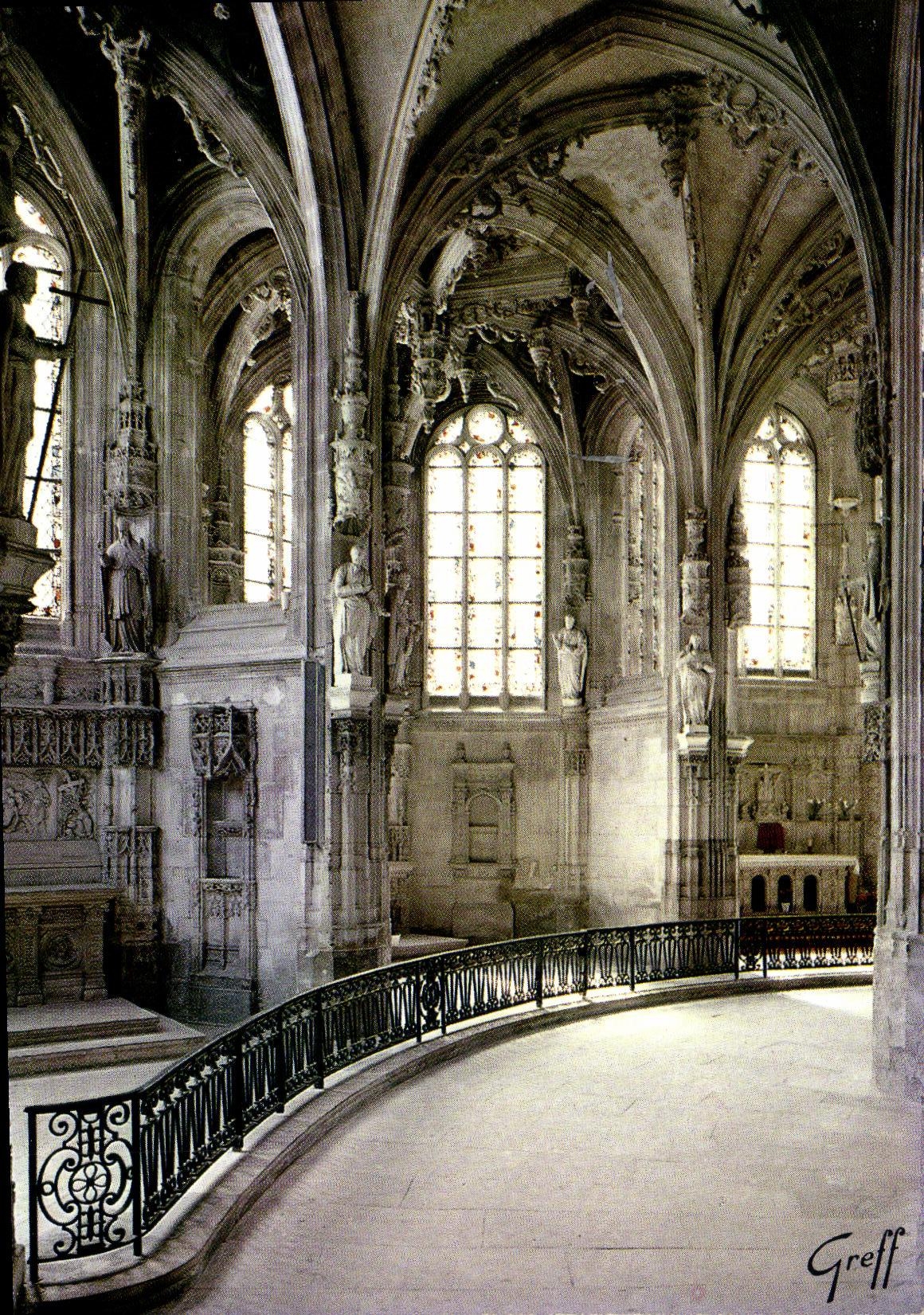 POSTAL MODERNA St Pedro de la iglesia de Normandia que irradia capillas