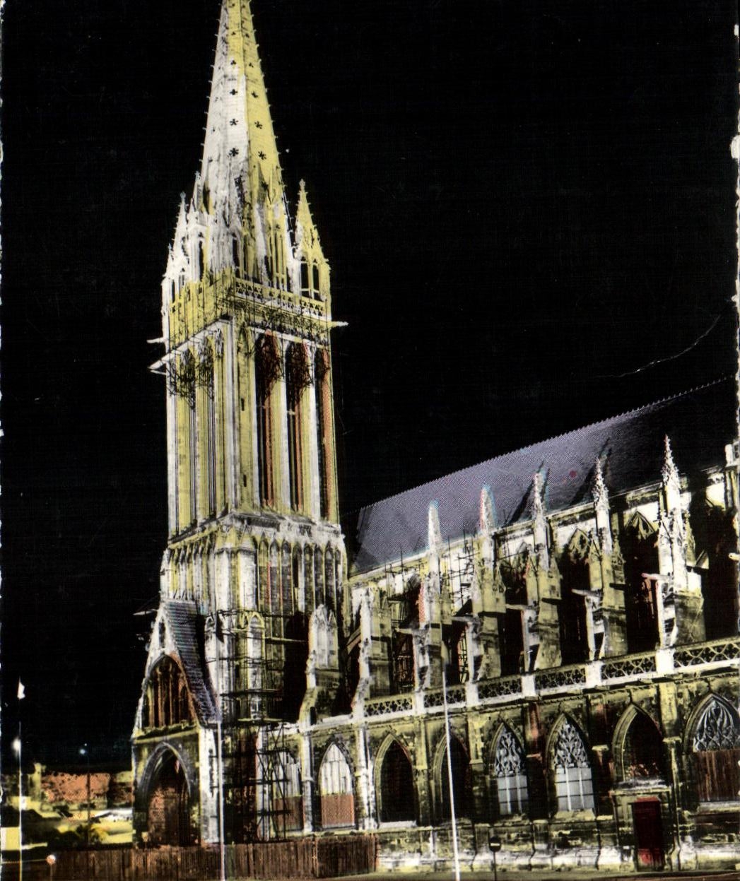 POSTAL MODERNA illuminee del St Pedro de la iglesia de Caen