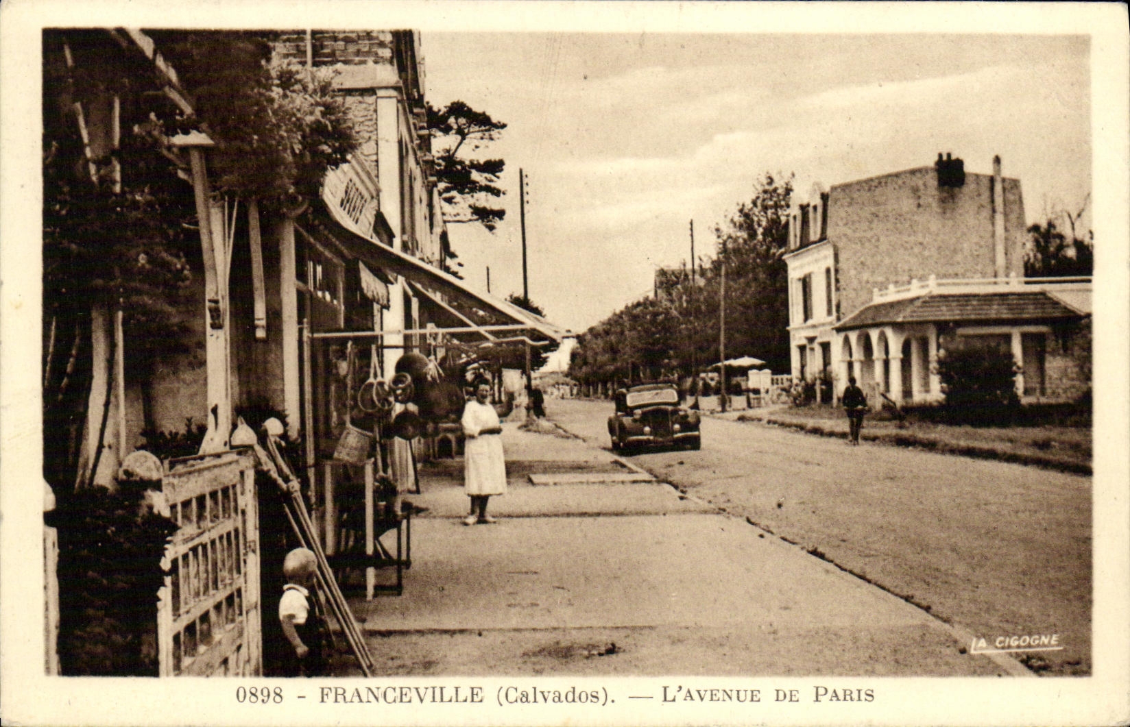 VINTAGE POSTCARD Franceville L Avenue Of Paris