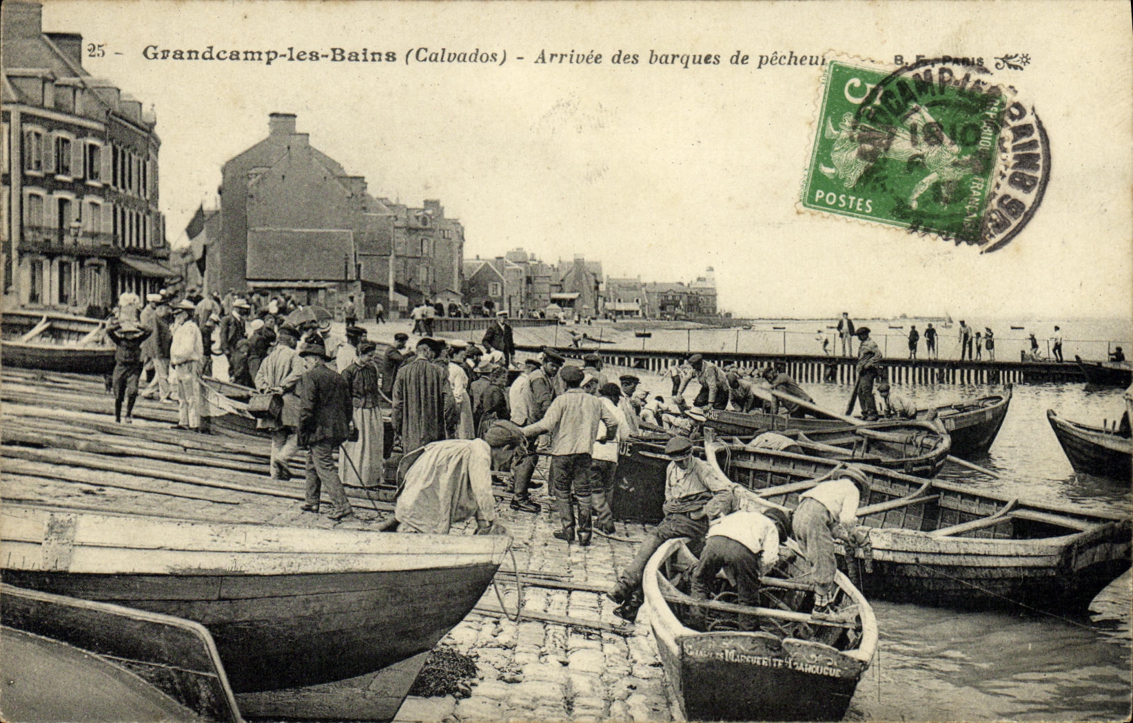 VINTAGE POSTCARD Grandcamp les Bains Arrived of the boats of sinners TOP