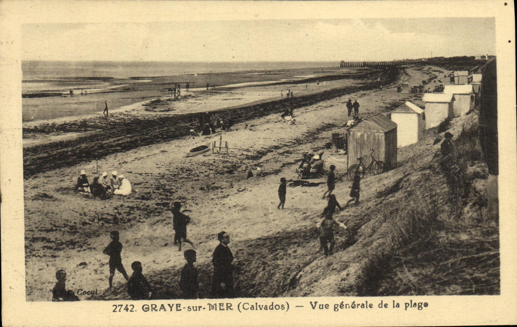 VINTAGE POSTCARD Graye on Sea View of the Beach