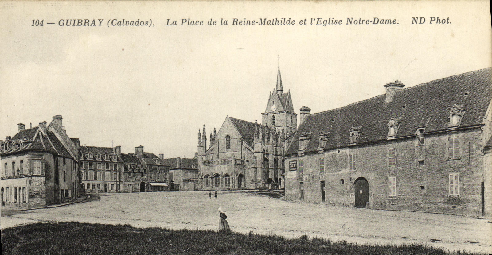 CPA Guibray La Place de la Reine Mathilde et l Eglise Notre Dame