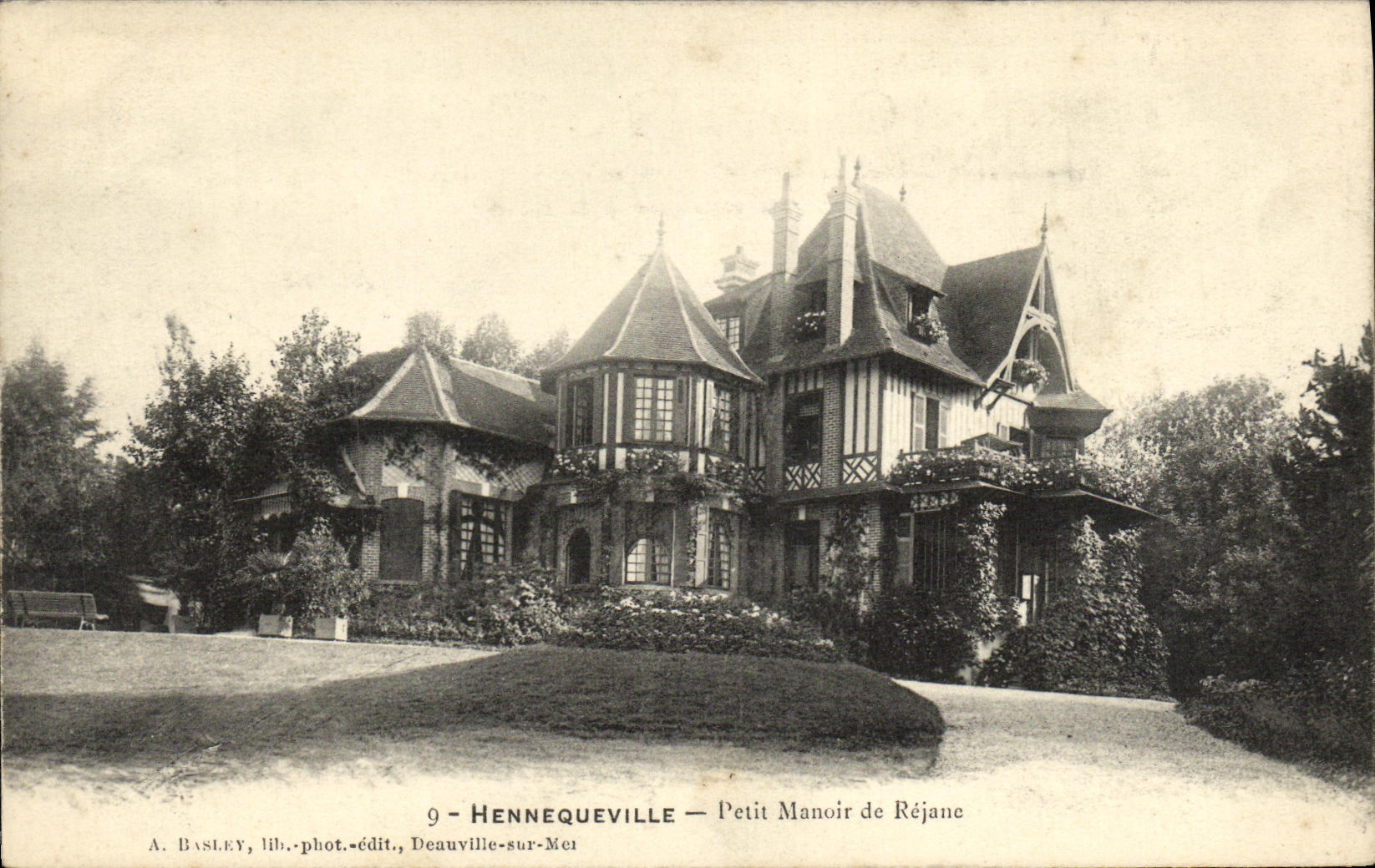 VINTAGE POSTCARD Hennequeville Small Manor of Rejane