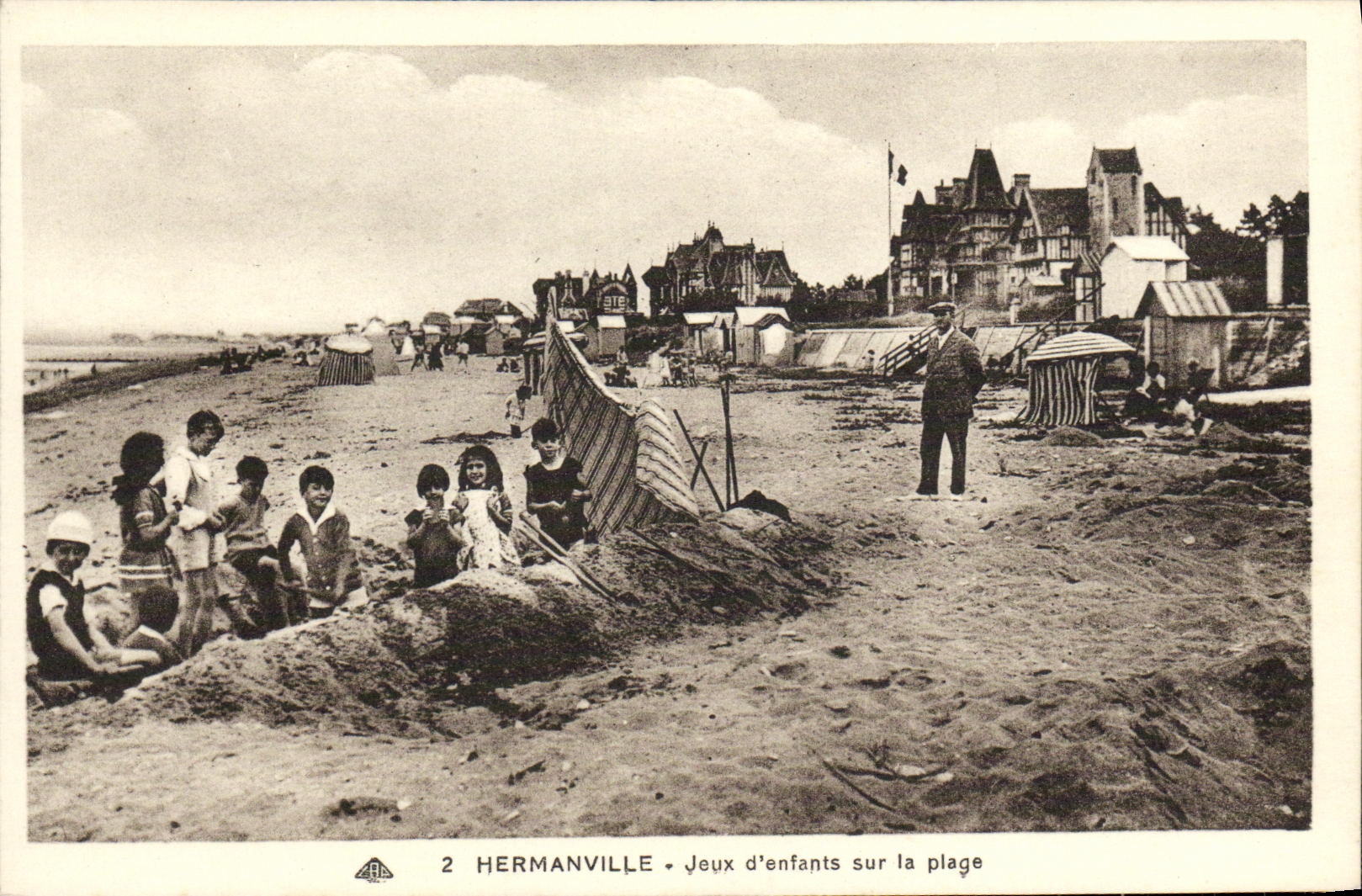 VINTAGE POSTCARD Hermanville Plays D children on the Beach