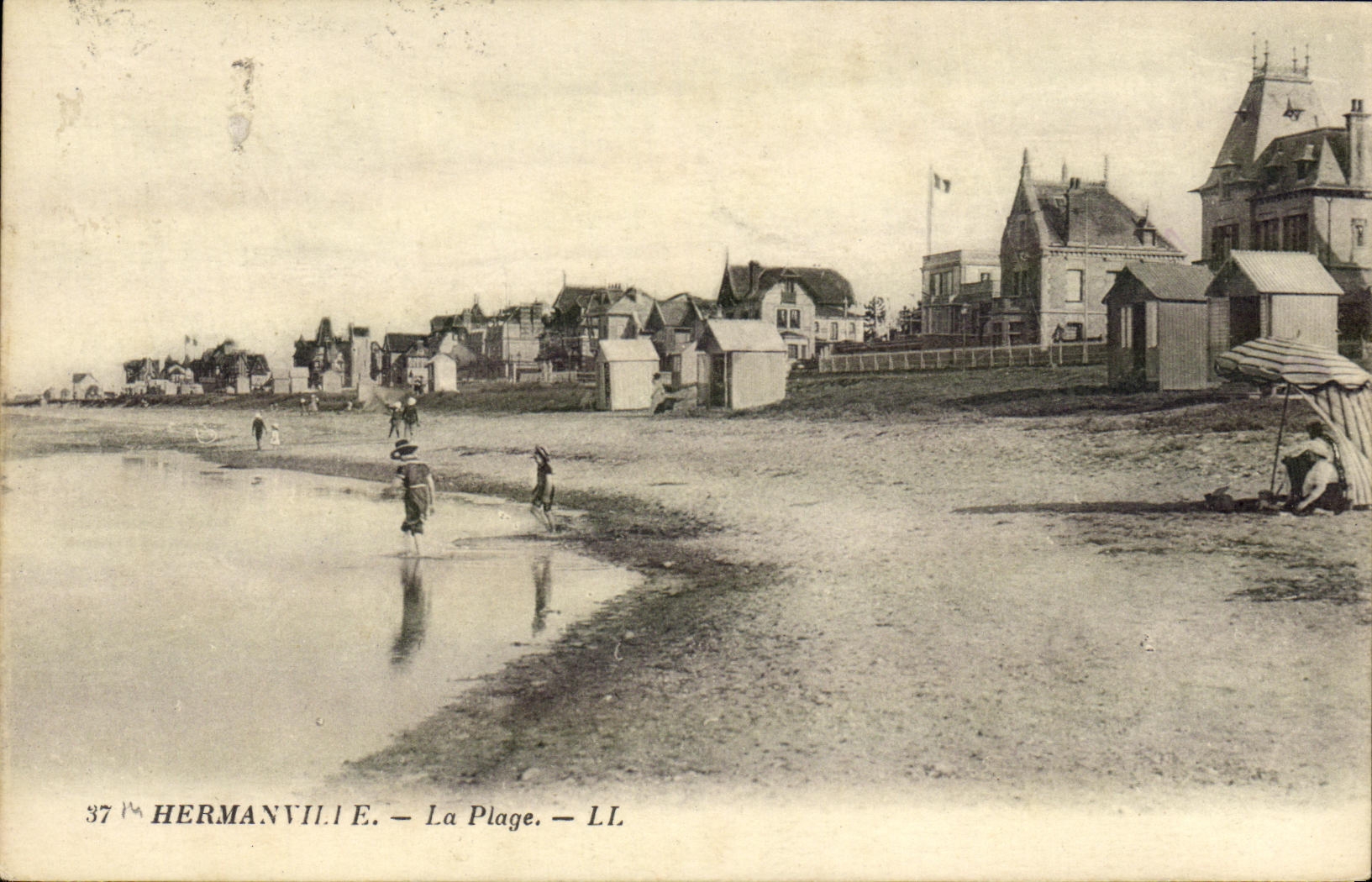 VINTAGE POSTCARD Hermanville the Beach