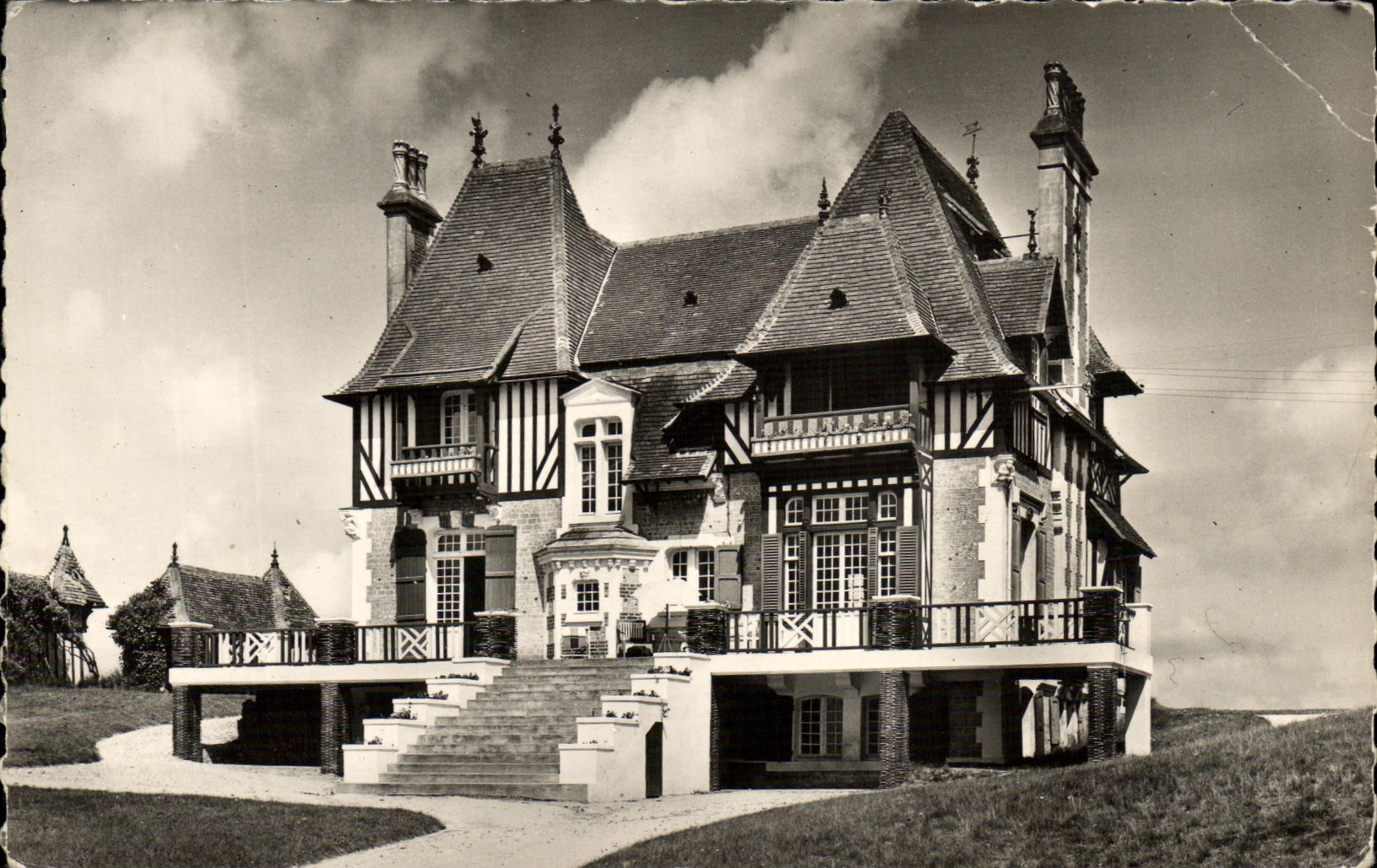 MODERN CARD the Mascot the Home By Cabourg